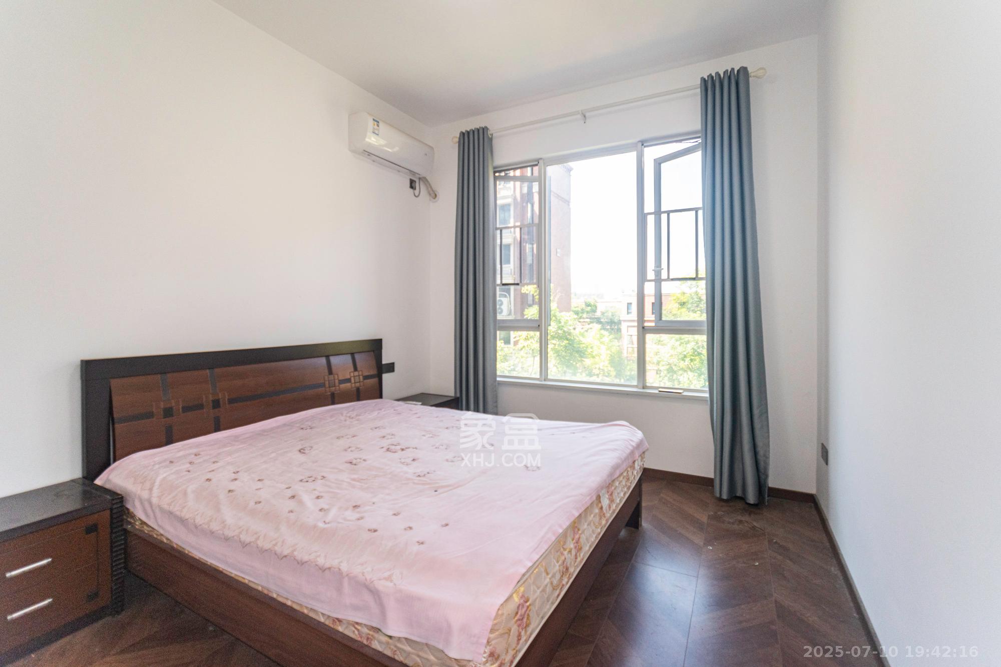 金地艺境 6室3厅2卫 246.8万 金地艺境 6室3厅2卫 246.8万卧室