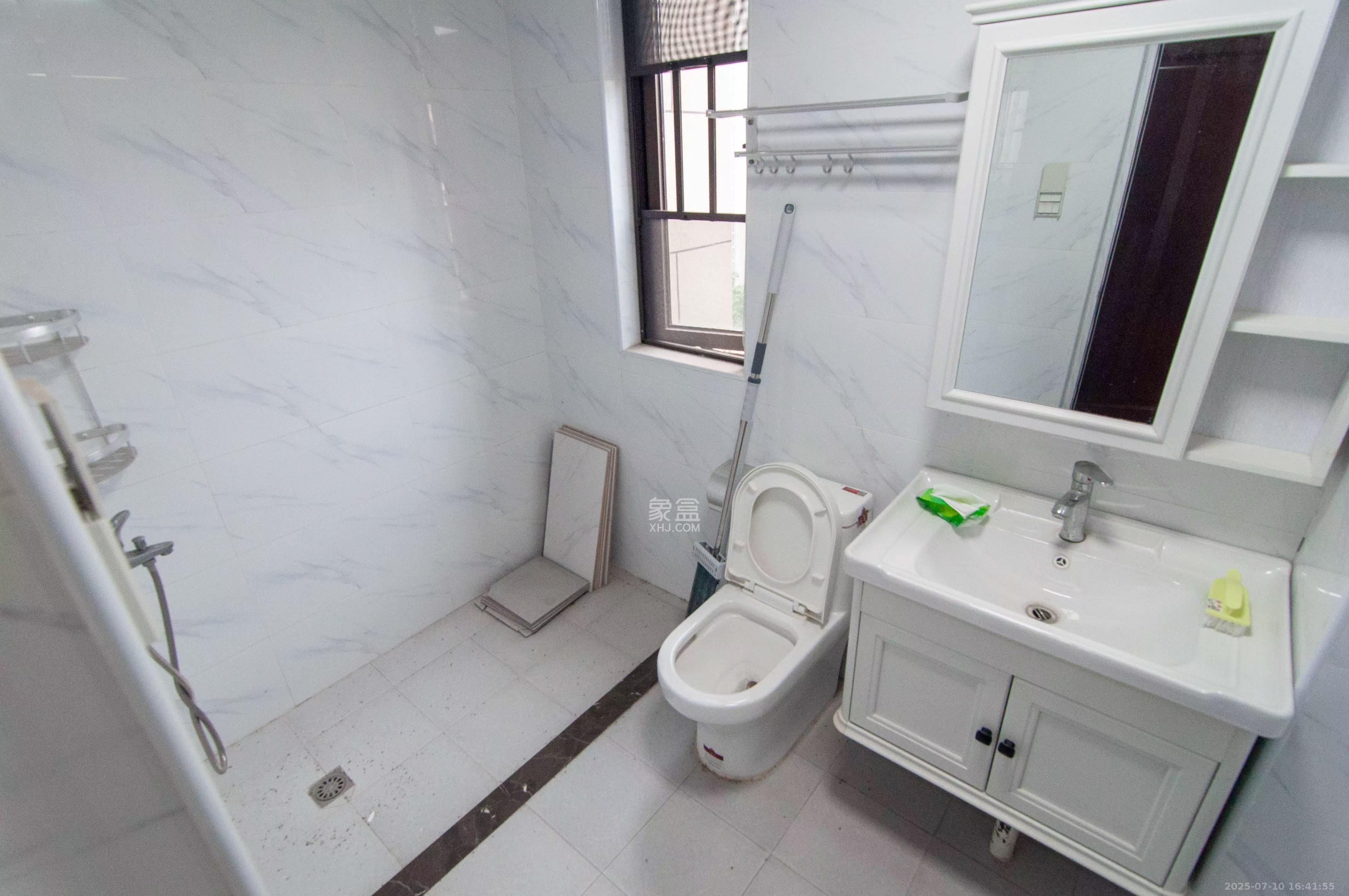 卓越浅水湾 4室2厅2卫 2500.00元/月 卓越浅水湾 4室2厅2卫 2500.00元/月室内图