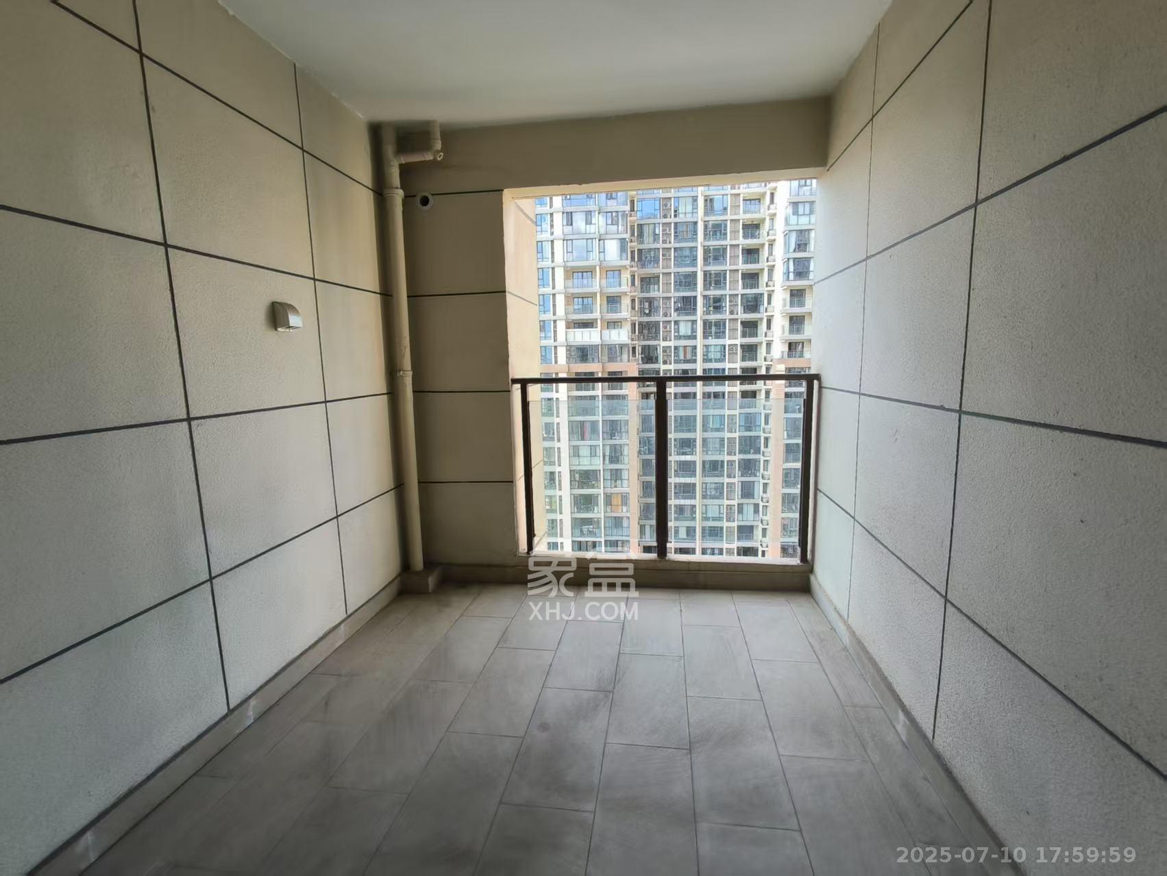 恒大书香门第 5室2厅3卫 2400.0元/月 恒大书香门第 5室2厅3卫 2400.0元/月室内图