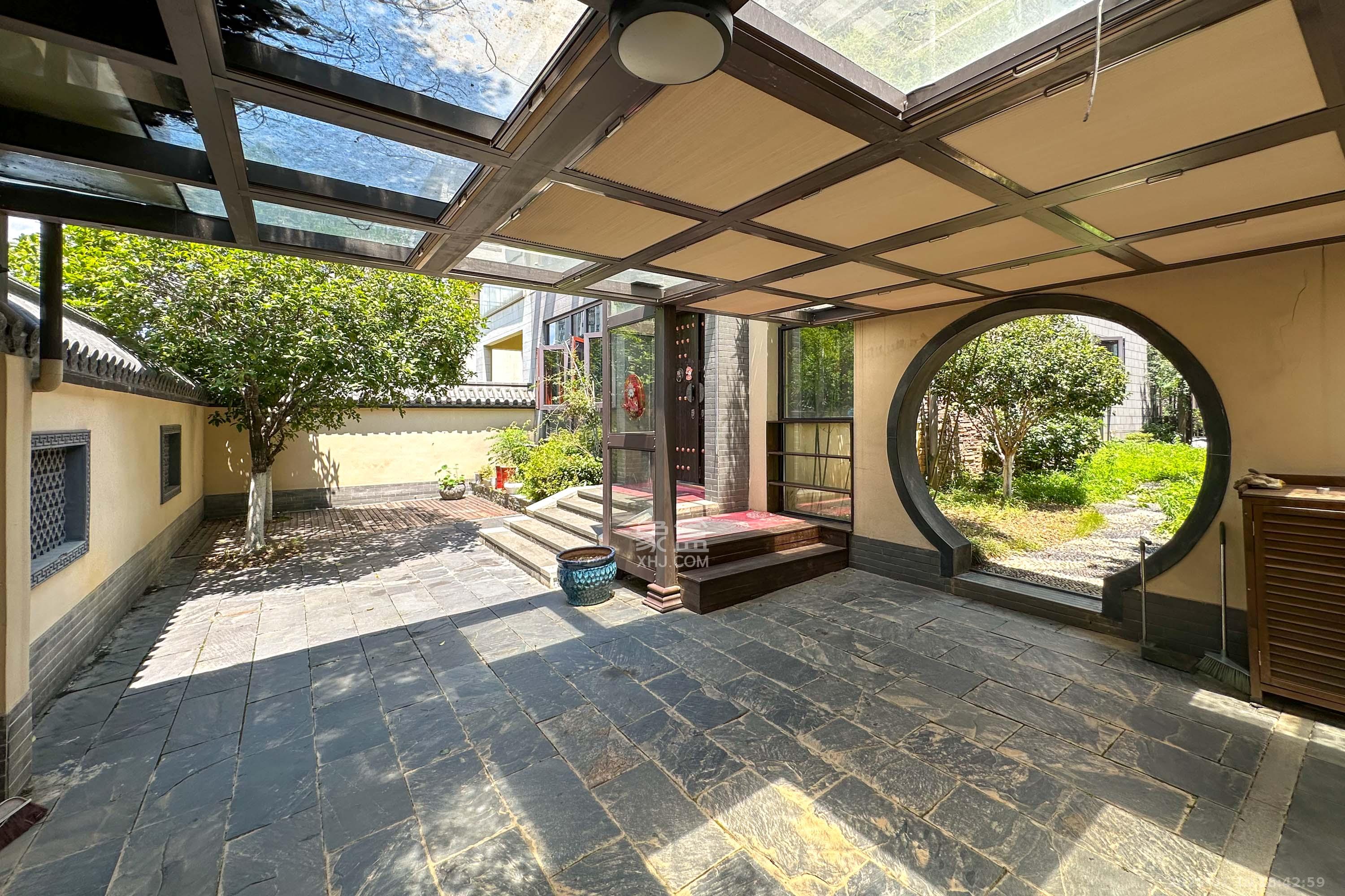 金科东方大院五期  5室2厅3卫    590.0万其他