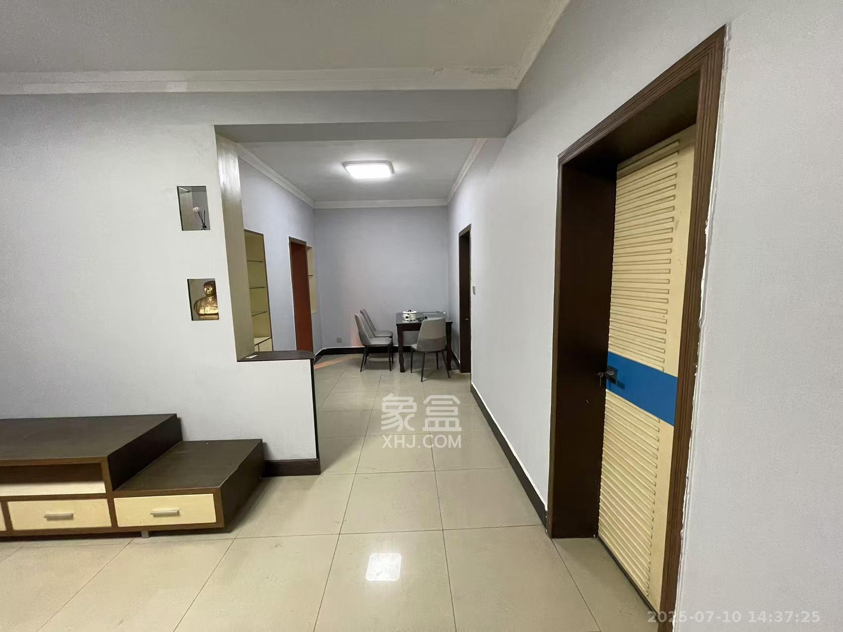 岳麓区教师村 3室2厅2卫 2600.0元/月 岳麓区教师村 3室2厅2卫 2600.0元/月室内图