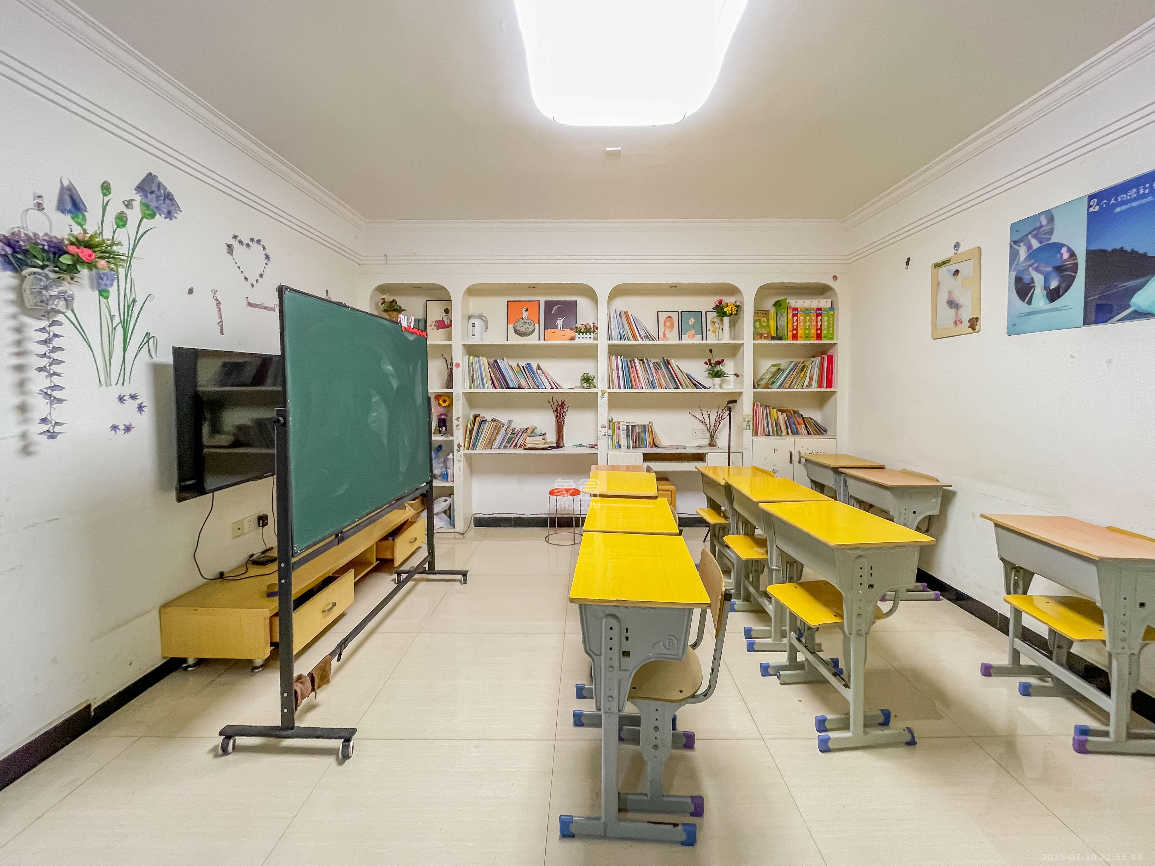 明天一城 2室2厅1卫 35.0万 明天一城 2室2厅1卫 35.0万客厅