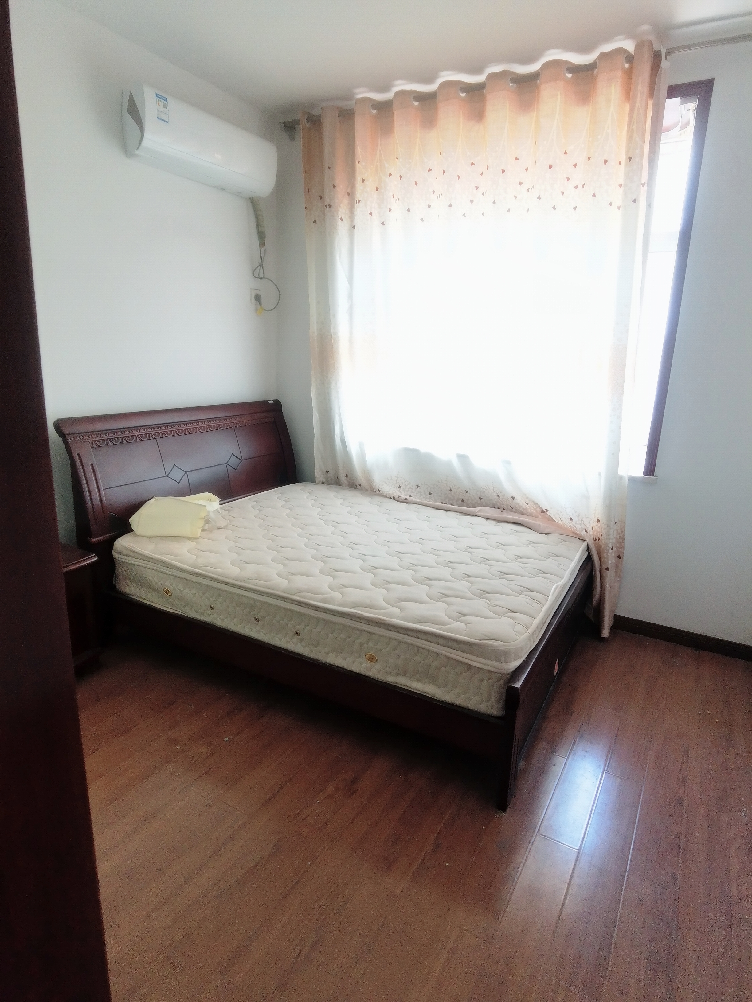 春晓小区  3室2厅2卫    1400.0元/月 春晓小区  3室2厅2卫    1400.0元/月室内图