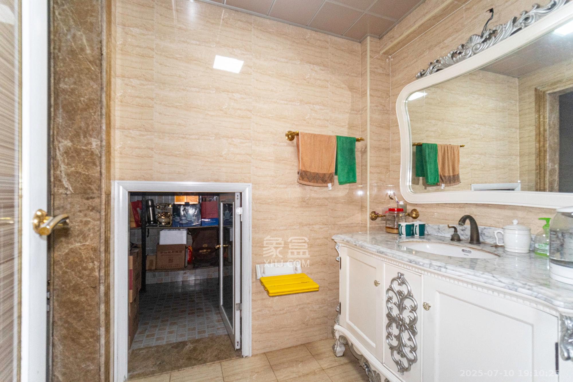 山水湾  5室2厅4卫    498.0万 山水湾  5室2厅4卫    498.0万卫生间