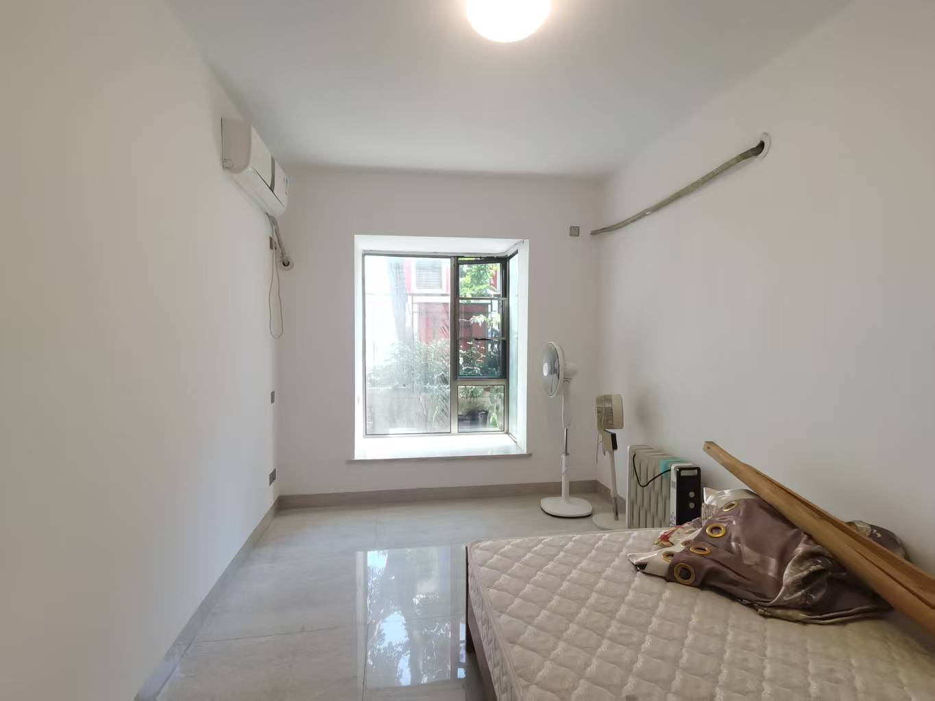 佳宁娜小区(梓山湖小区) 4室2厅2卫 57.0万 佳宁娜小区(梓山湖小区) 4室2厅2卫 57.0万室内图