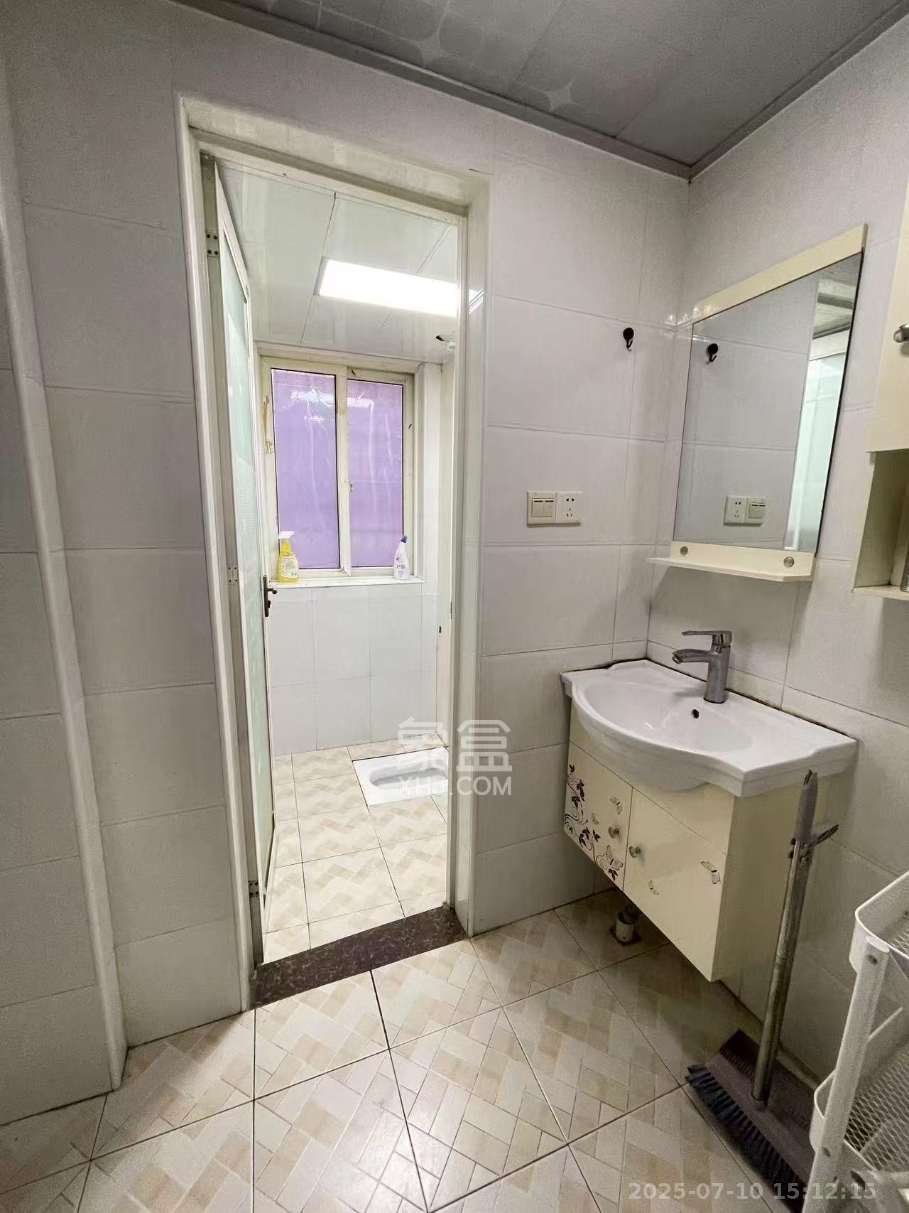 天鸿小区  2室2厅1卫   1700.00元/月室内图