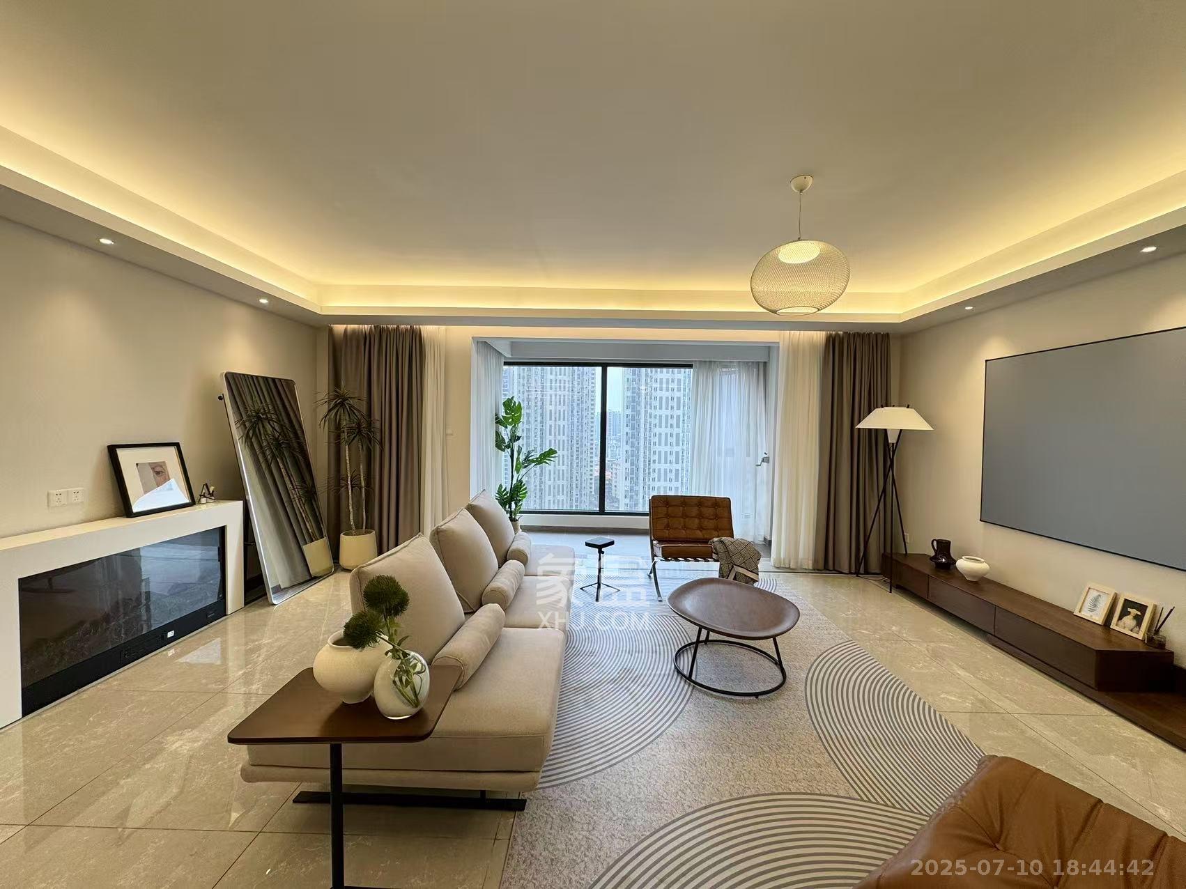 龙湖铂金中心(龙湖春江郦城) 3室2厅2卫 6800.0元/月 龙湖铂金中心(龙湖春江郦城) 3室2厅2卫 6800.0元/月室内图