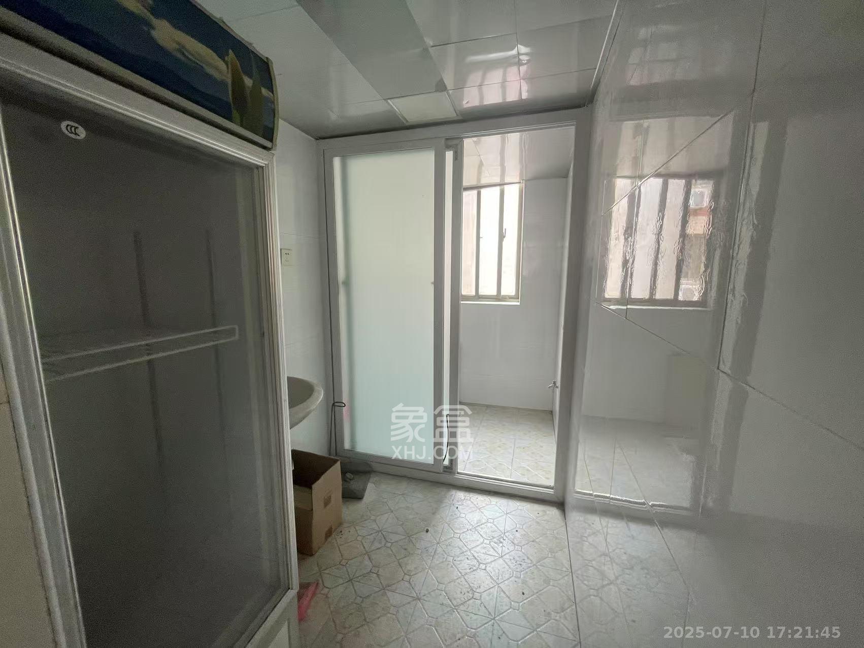 高桥火焰市场 8室3厅5卫 4000.0元/月 高桥火焰市场 8室3厅5卫 4000.0元/月室内图