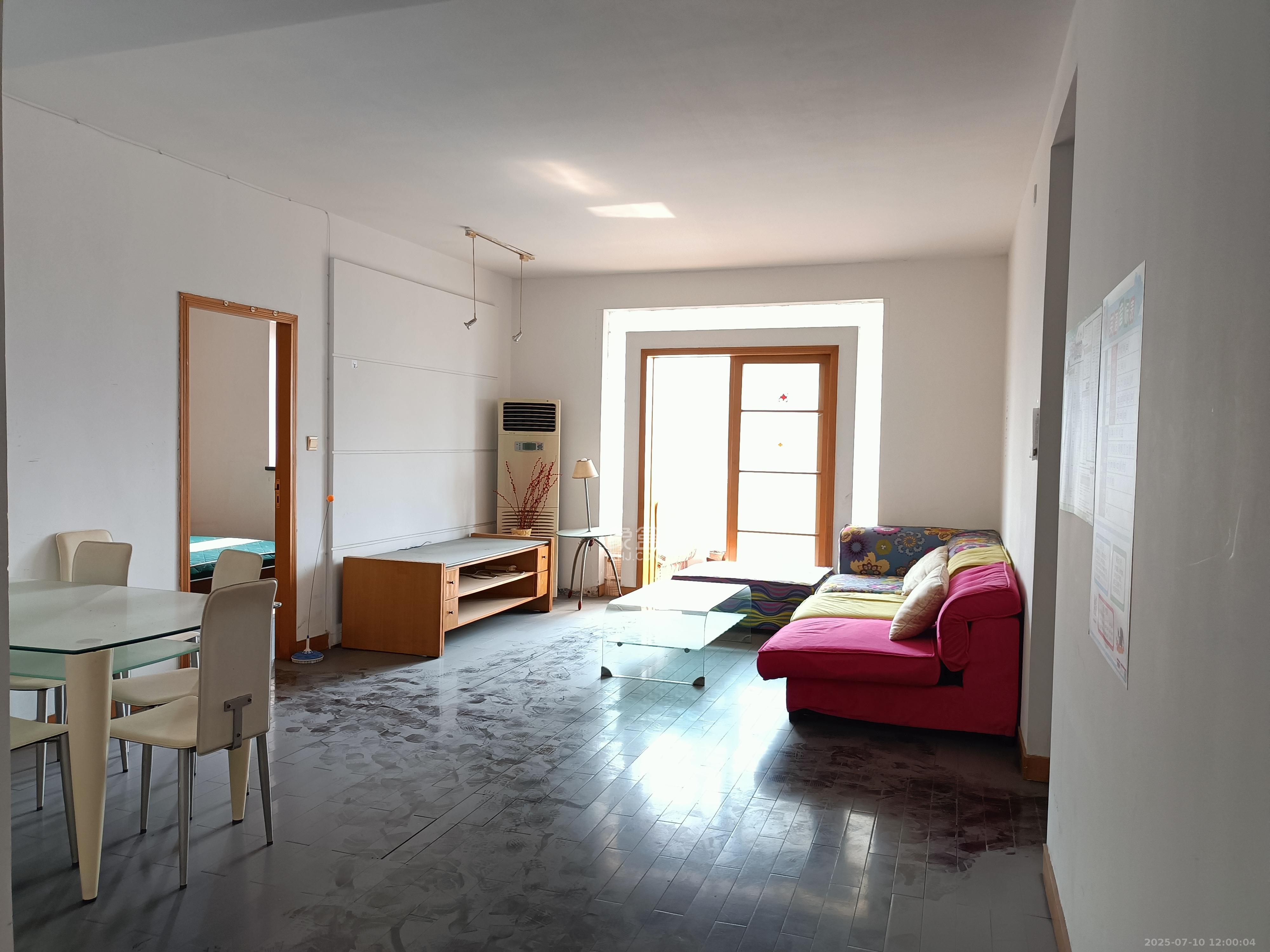 交通银行宿舍(浏城桥)  3室1厅2卫    2800.0元/月 交通银行宿舍(浏城桥)  3室1厅2卫    2800.0元/月