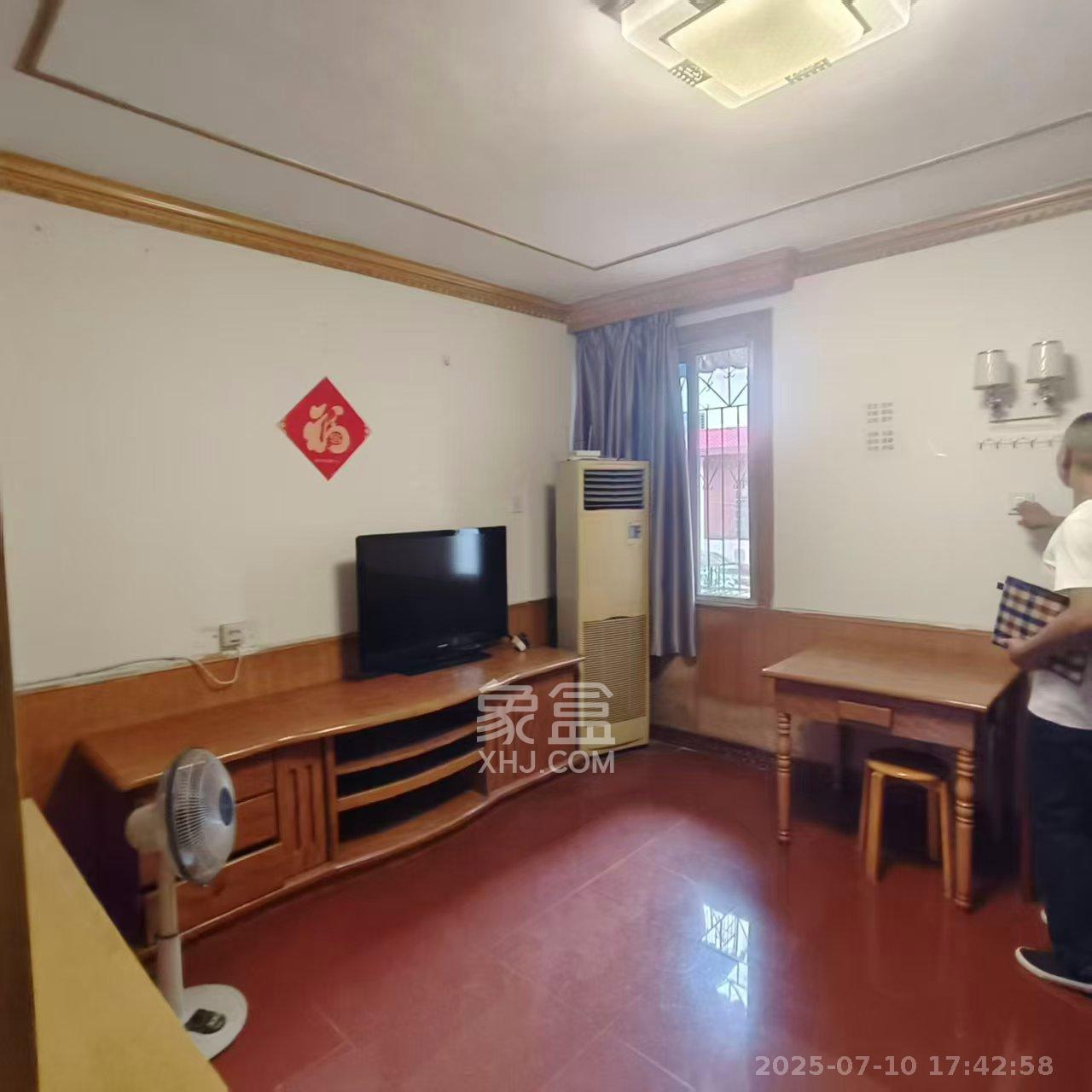 长郡花园  2室1厅1卫    2500.0元/月 长郡花园  2室1厅1卫    2500.0元/月室内图