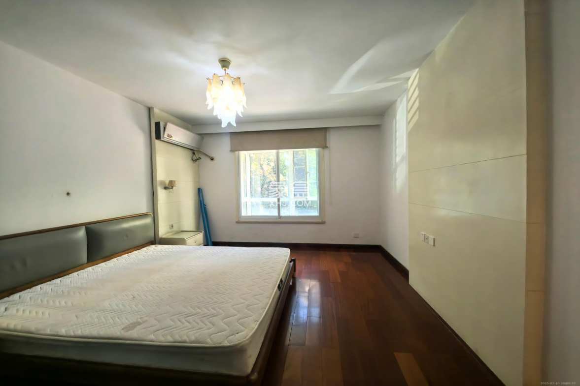 鸿铭中心  4室2厅3卫    5500.0元/月 鸿铭中心  4室2厅3卫    5500.0元/月室内图