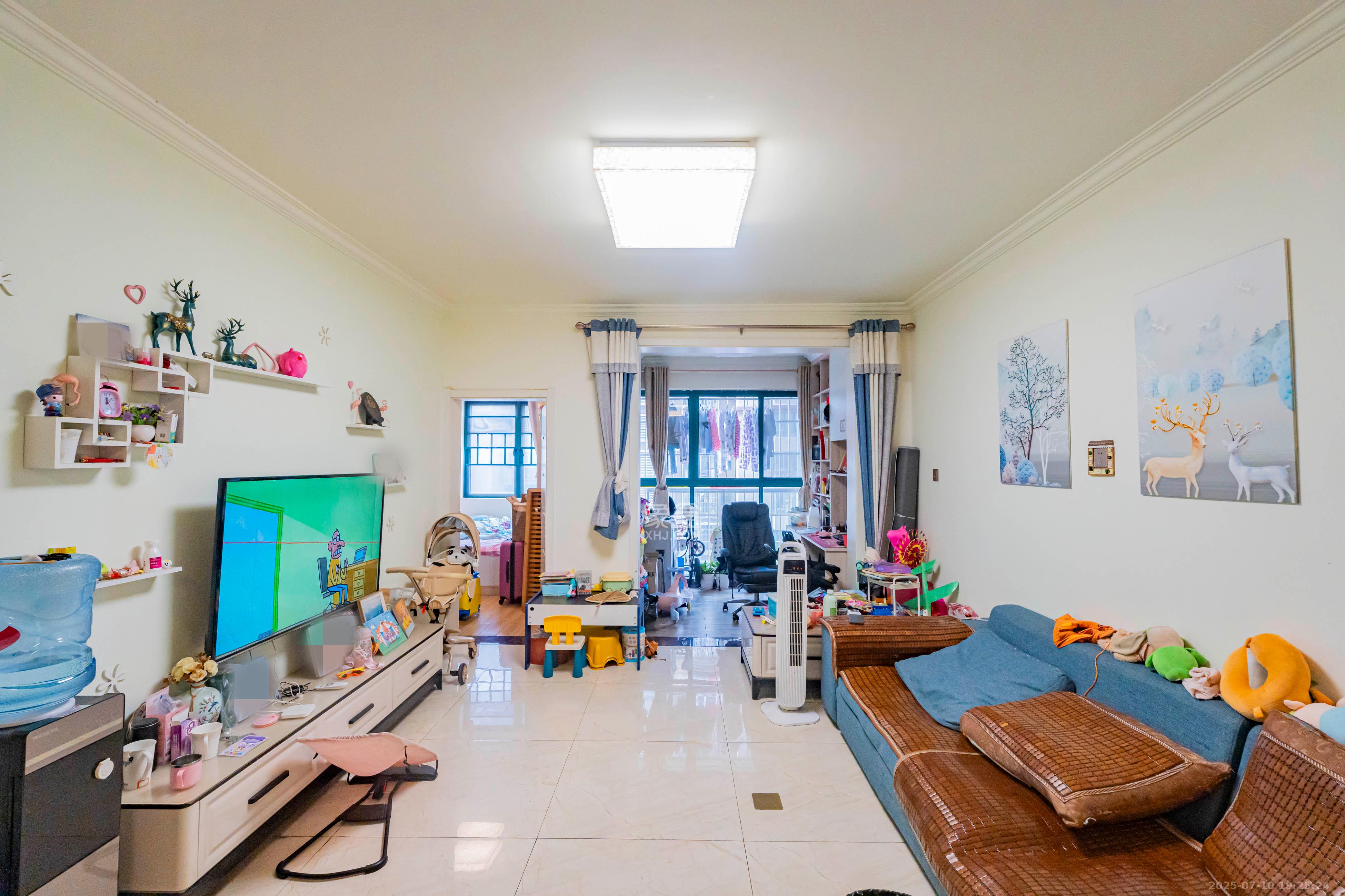 绿洲花园  3室2厅1卫    90.0万 绿洲花园  3室2厅1卫    90.0万客厅