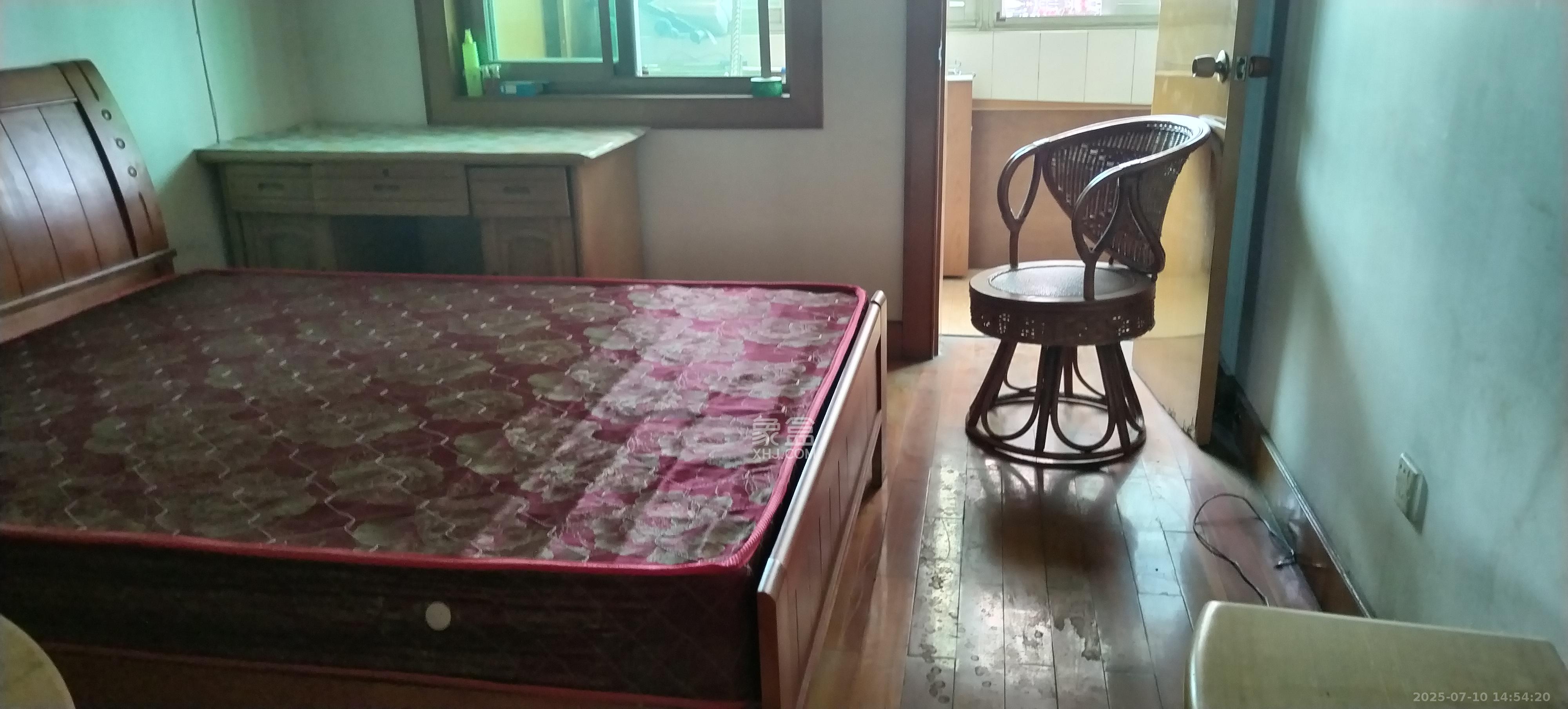 铁四院 2室2厅1卫 1400.0元/月 铁四院 2室2厅1卫 1400.0元/月室内图