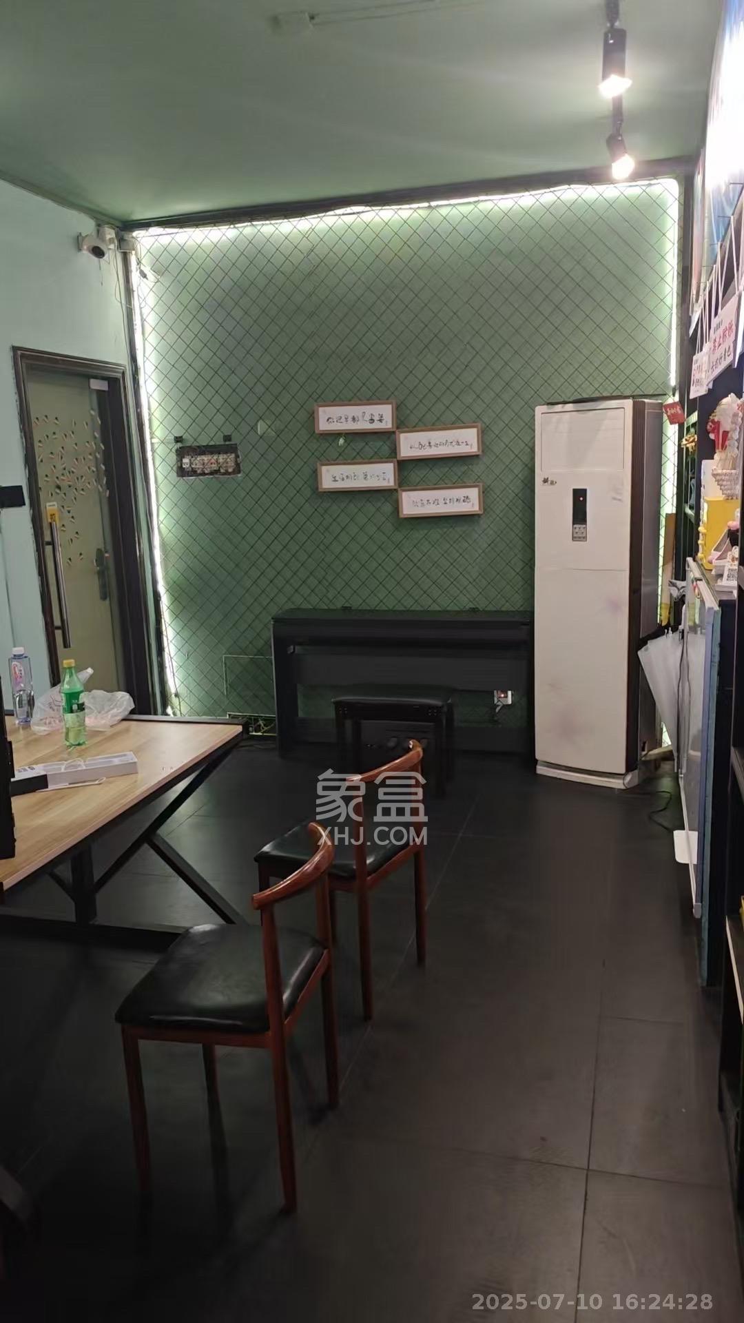 五一大道202(中环壹世界)  4室2厅2卫    6200.0元/月 五一大道202(中环壹世界)  4室2厅2卫    6200.0元/月