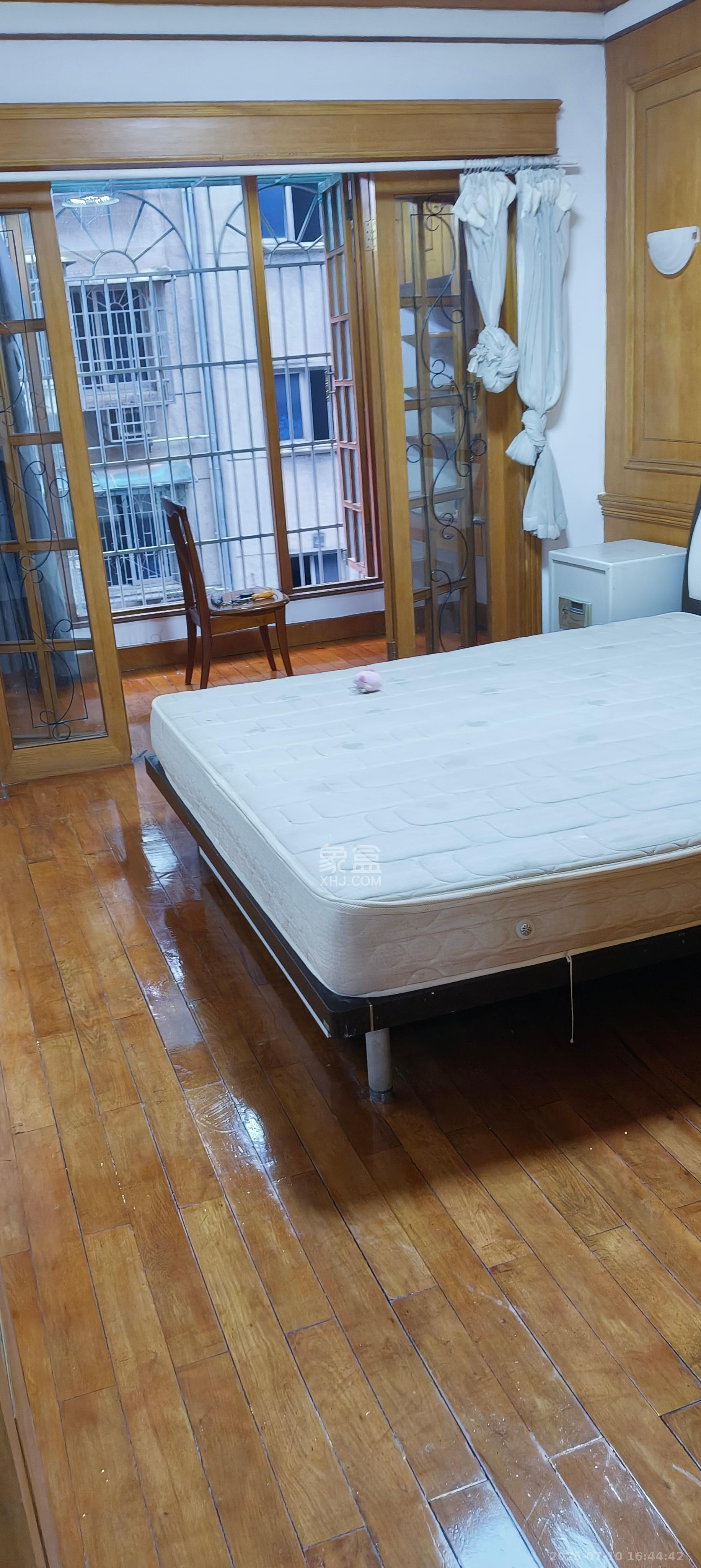 海华花园(京电大厦)  3室2厅1卫    2200.0元/月 海华花园(京电大厦)  3室2厅1卫    2200.0元/月室内图