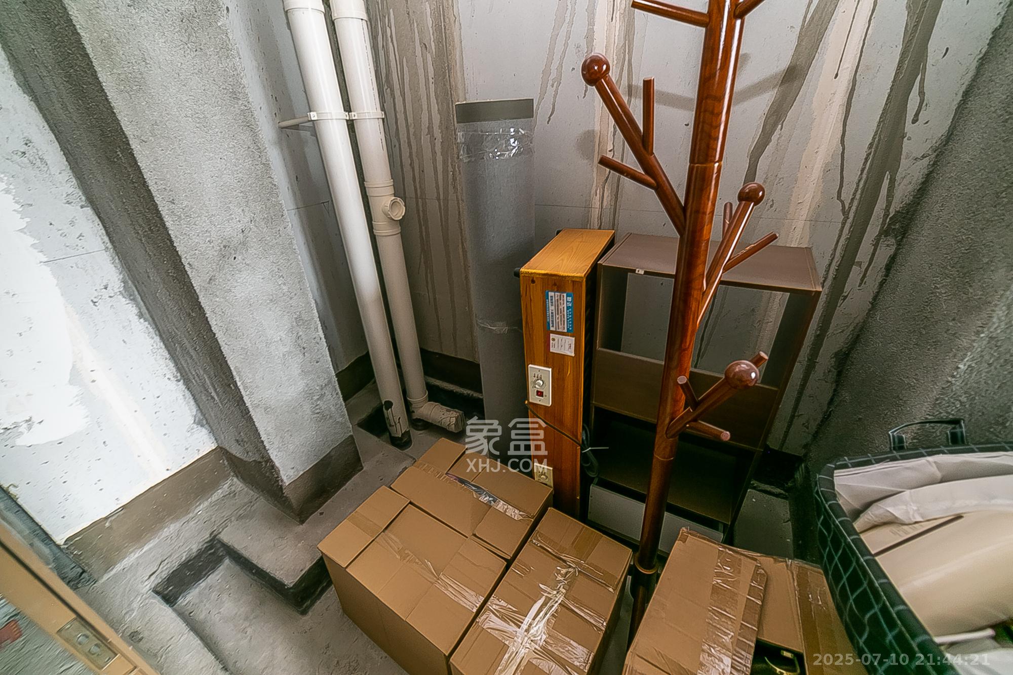 力高凤凰新天  1室1厅1卫   36.00万卫生间