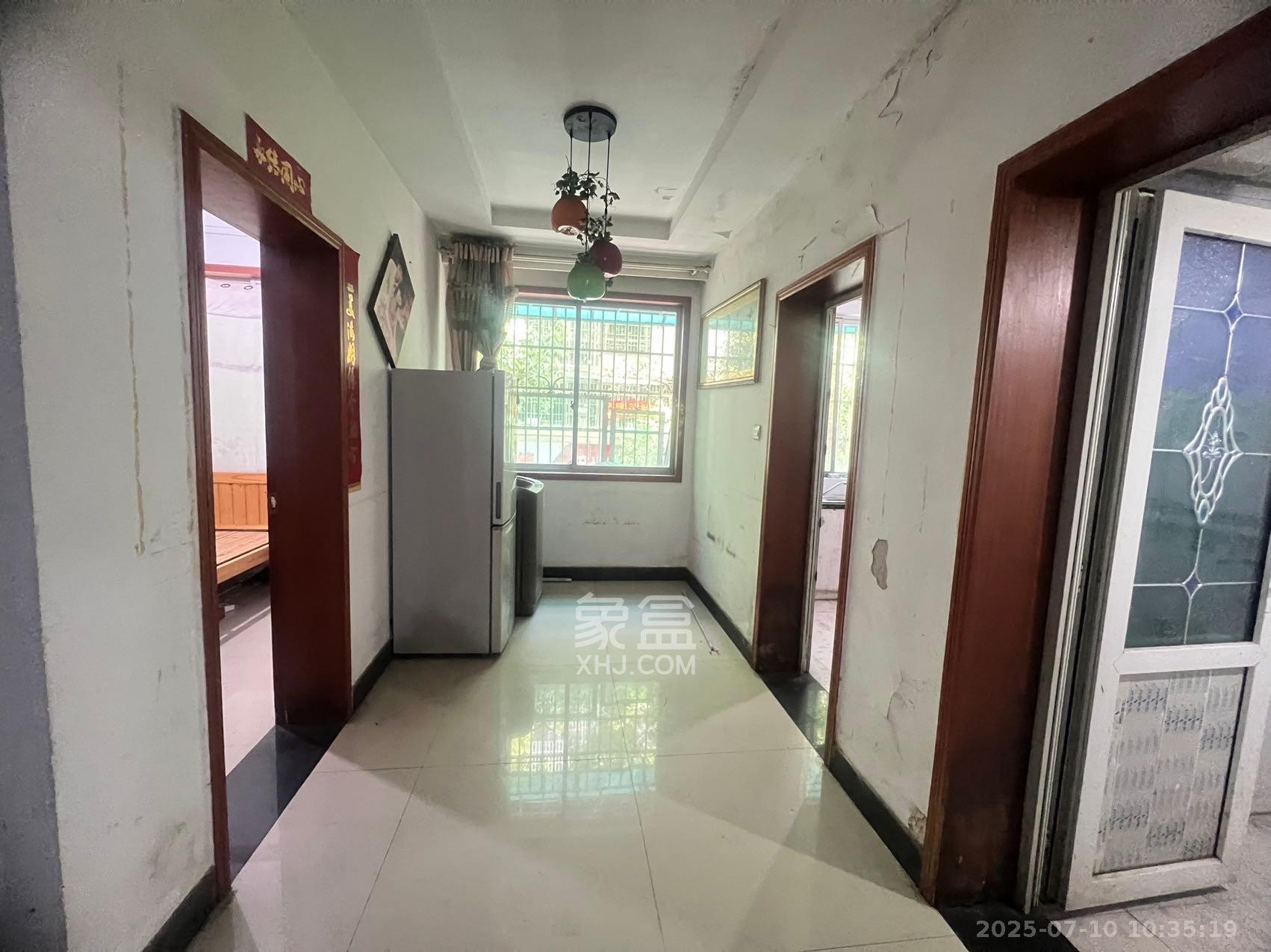 中南汽车世界  3室2厅2卫    1200.0元/月室内图