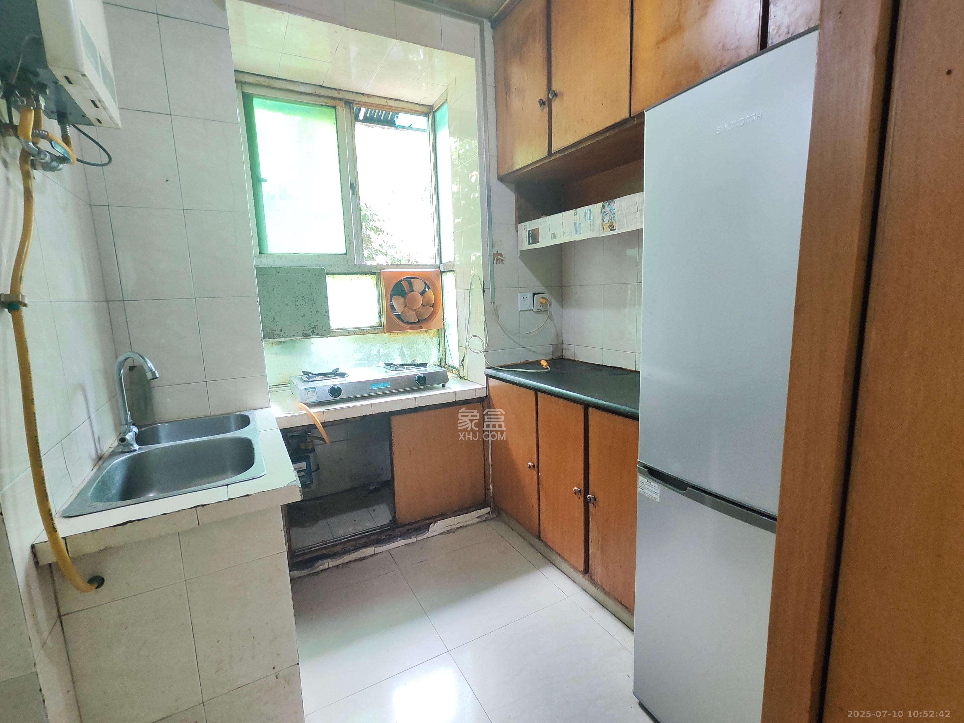 赤岗小区(一二三片)  2室1厅1卫    1100.0元/月 赤岗小区(一二三片)  2室1厅1卫    1100.0元/月室内图