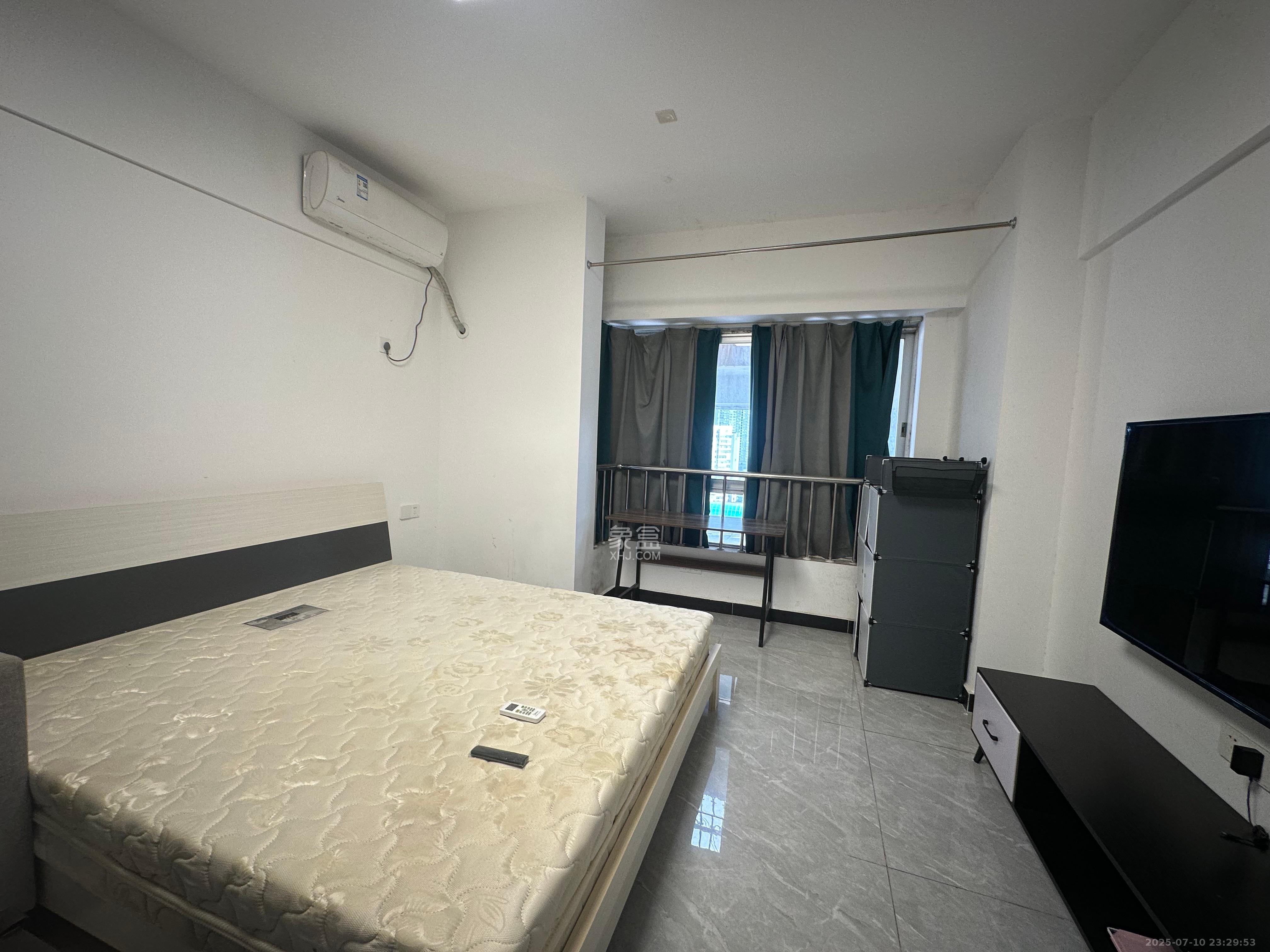 枫林美景  1室2厅2卫   900.00元/月室内图1