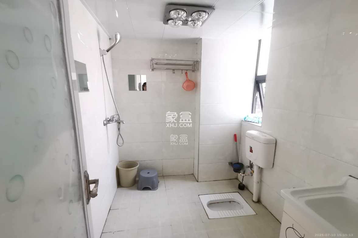 世纪桃花苑  2室2厅1卫    1700.0元/月 世纪桃花苑  2室2厅1卫    1700.0元/月室内图