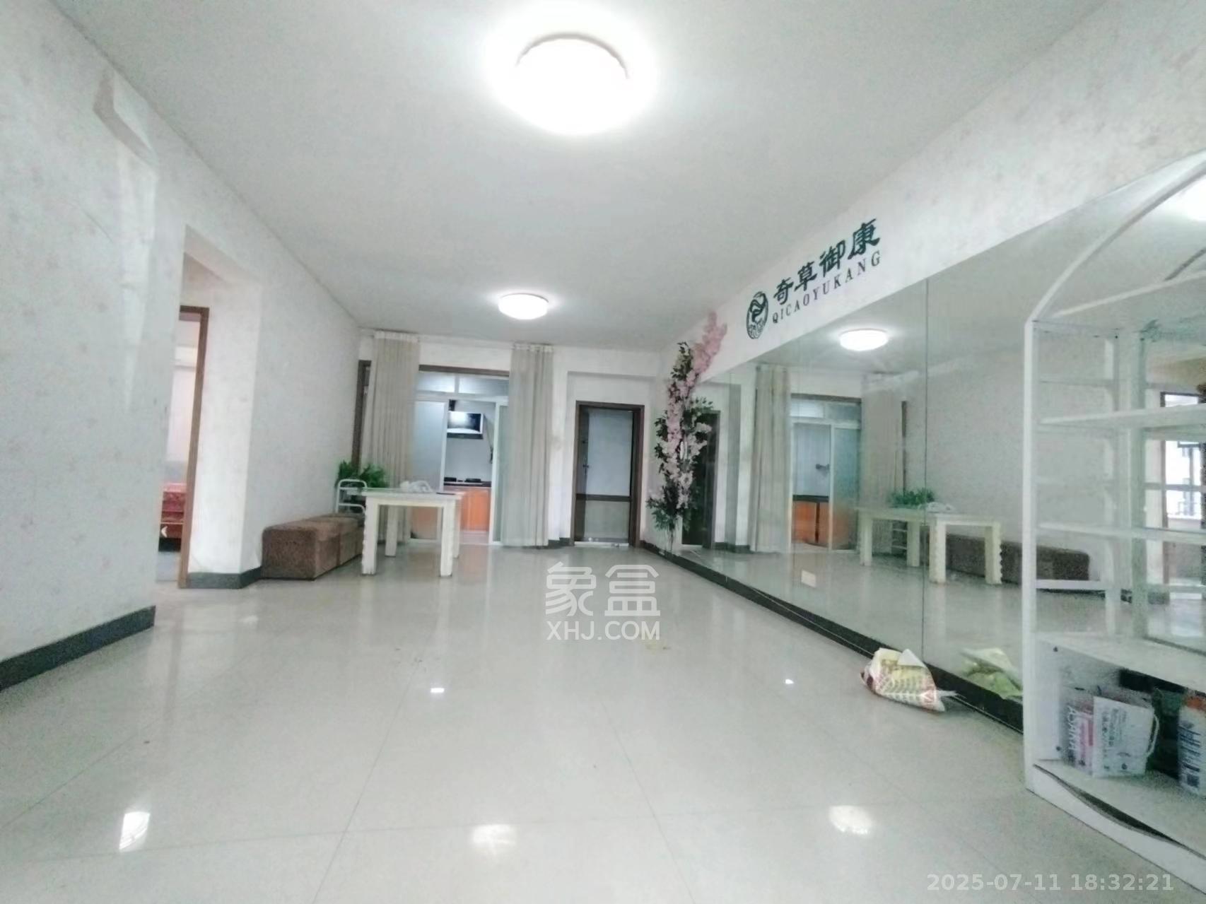 尚城 2室2厅1卫 1700.0元/月 尚城 2室2厅1卫 1700.0元/月室内图