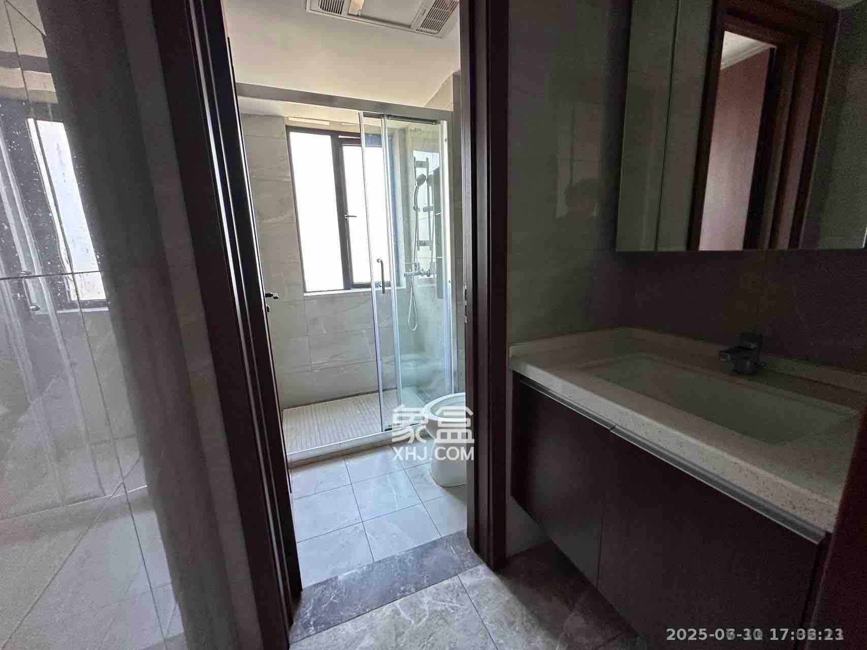 绿地长沙城际空间站(绿地新里佳苑) 4室2厅2卫 3600.0元/月 绿地长沙城际空间站(绿地新里佳苑) 4室2厅2卫 3600.0元/月室内图