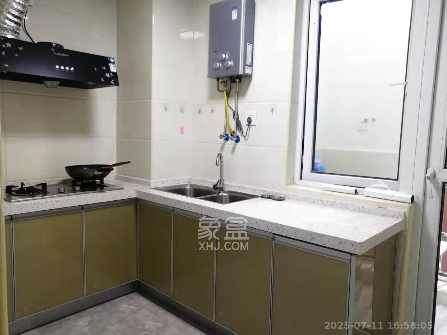 山水湾  3室2厅2卫   2200.00元/月室内图