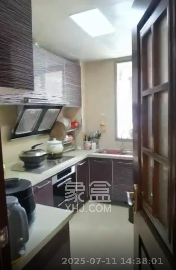 万博汇  3室2厅2卫    5000.0元/月