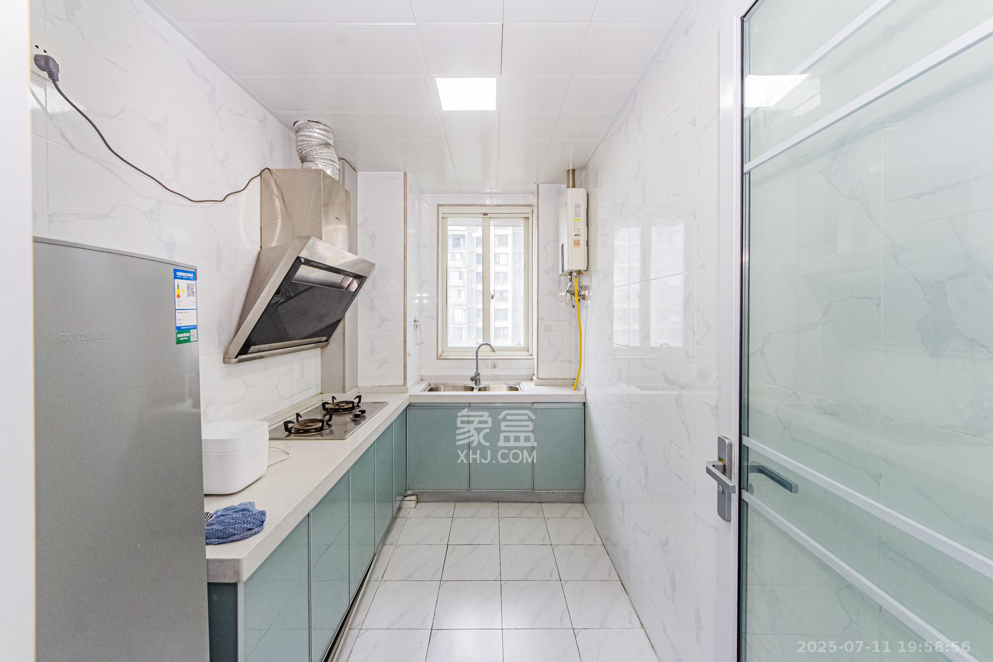 北辰三角洲E7区  4室2厅2卫    230.0万厨房