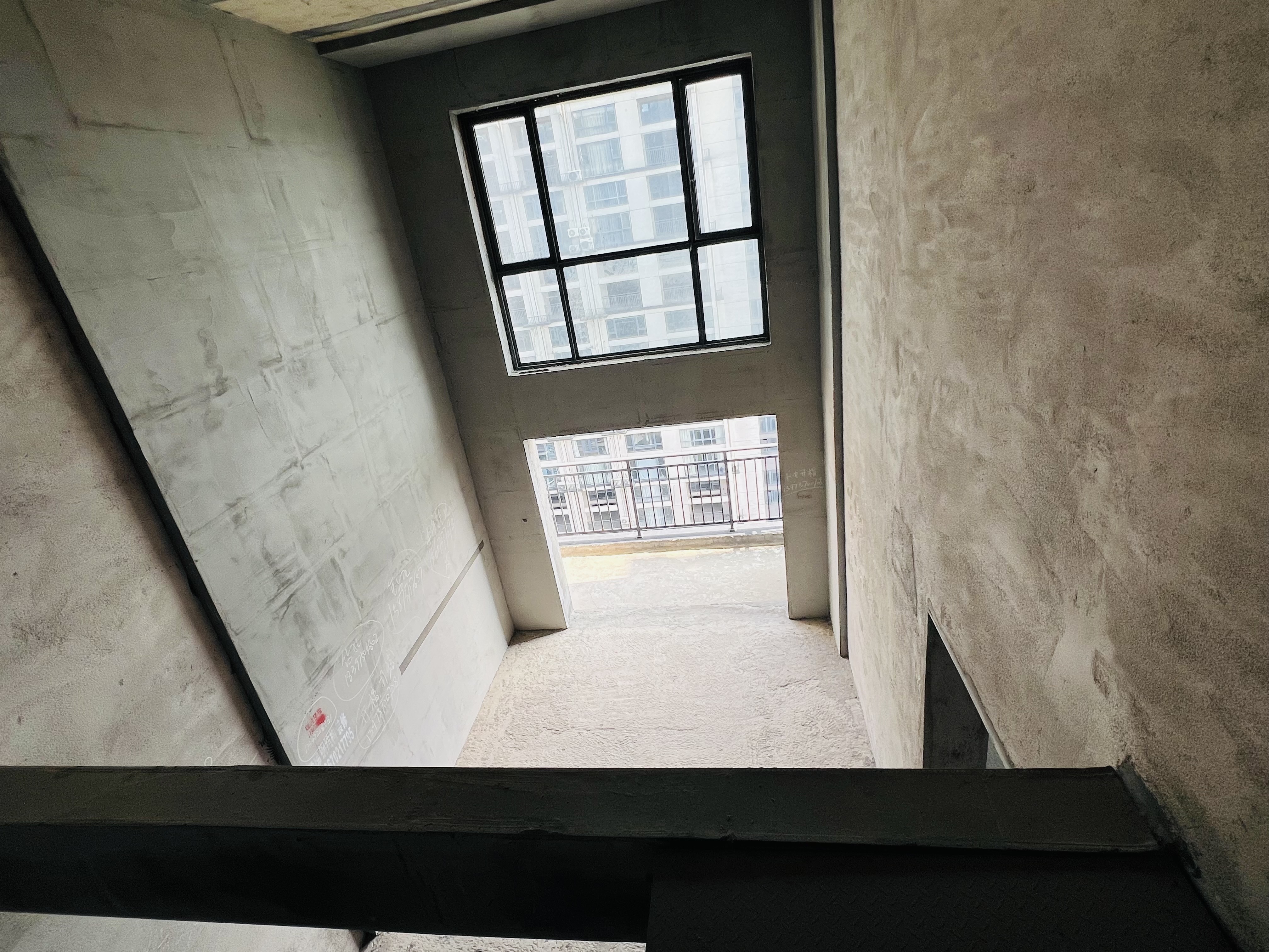 领御一方中心 3室2厅2卫 64.8万 领御一方中心 3室2厅2卫 64.8万客厅