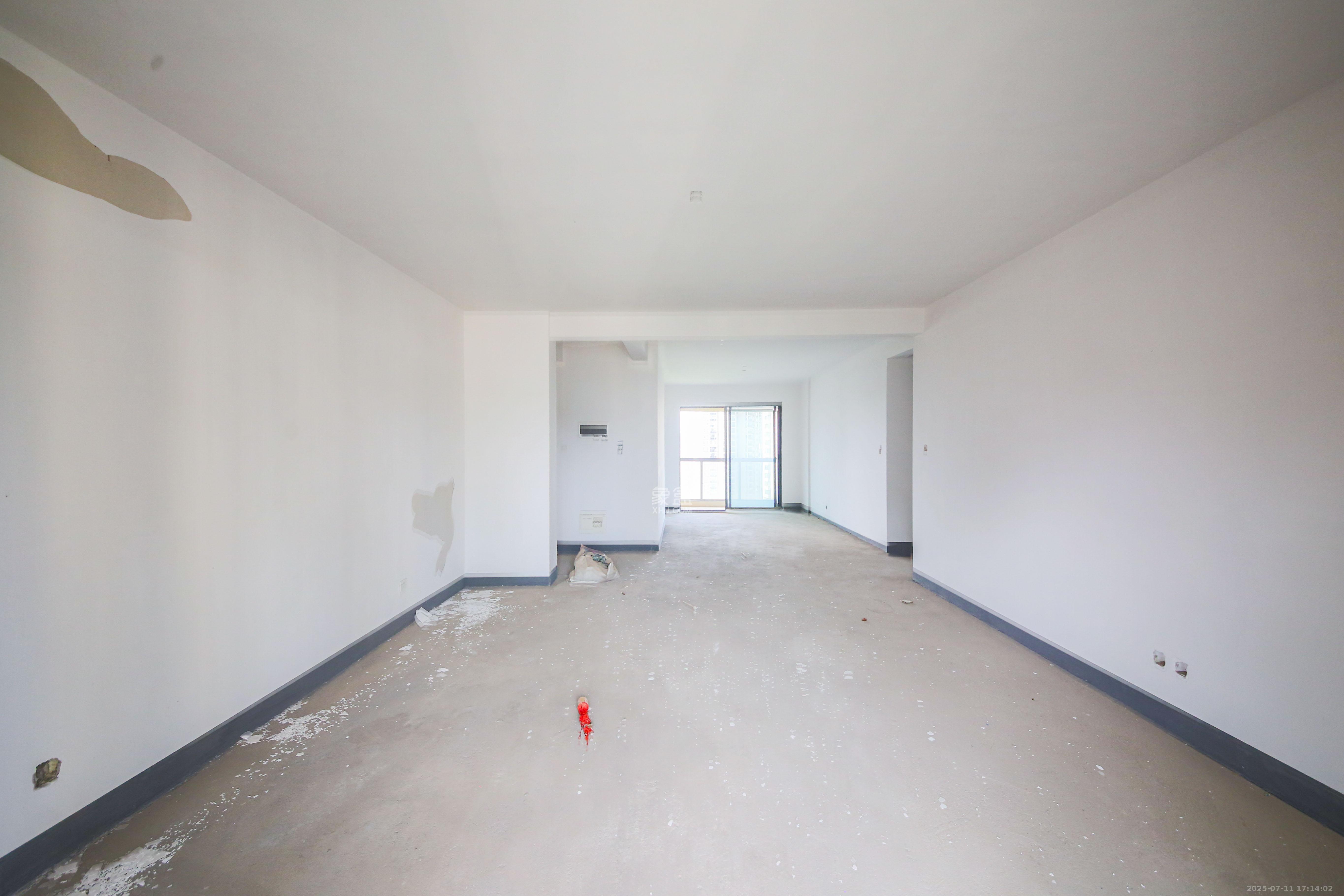 博林云栖 5室2厅3卫 230.0万 博林云栖 5室2厅3卫 230.0万客厅