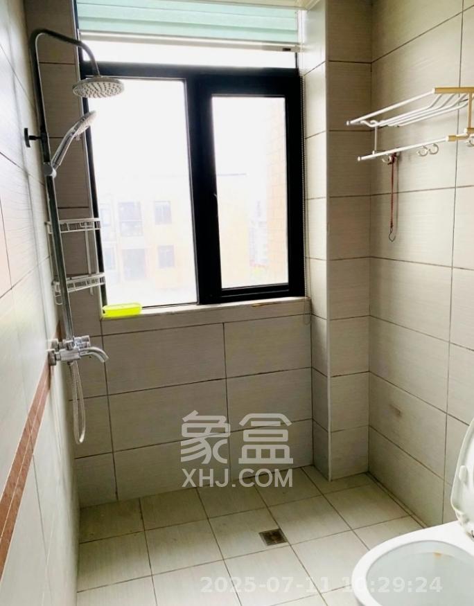 阳光100三期  2室2厅1卫   2600.00元/月室内图
