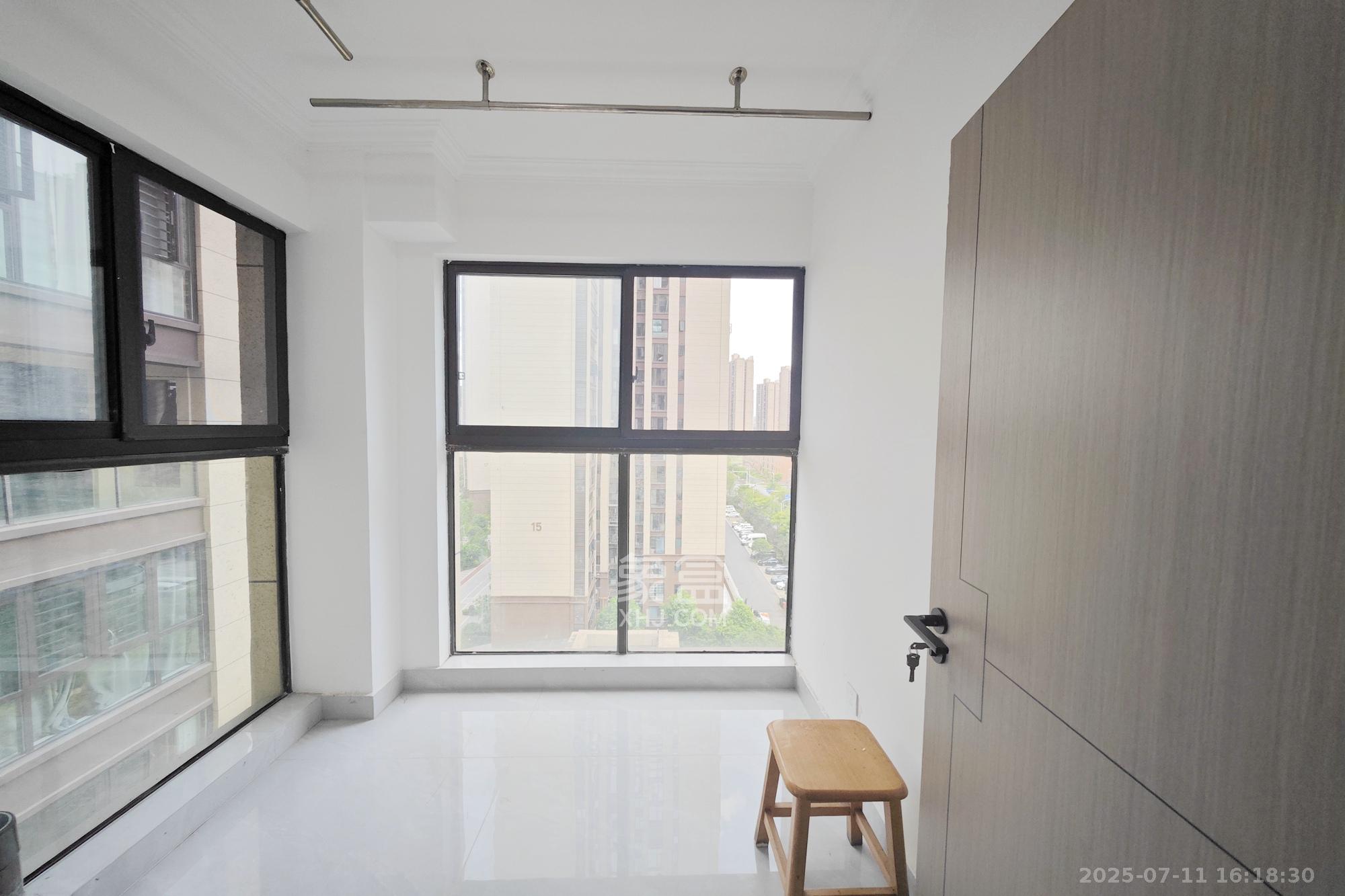 国欣向荣府  4室2厅2卫    143.8万 国欣向荣府  4室2厅2卫    143.8万阳台