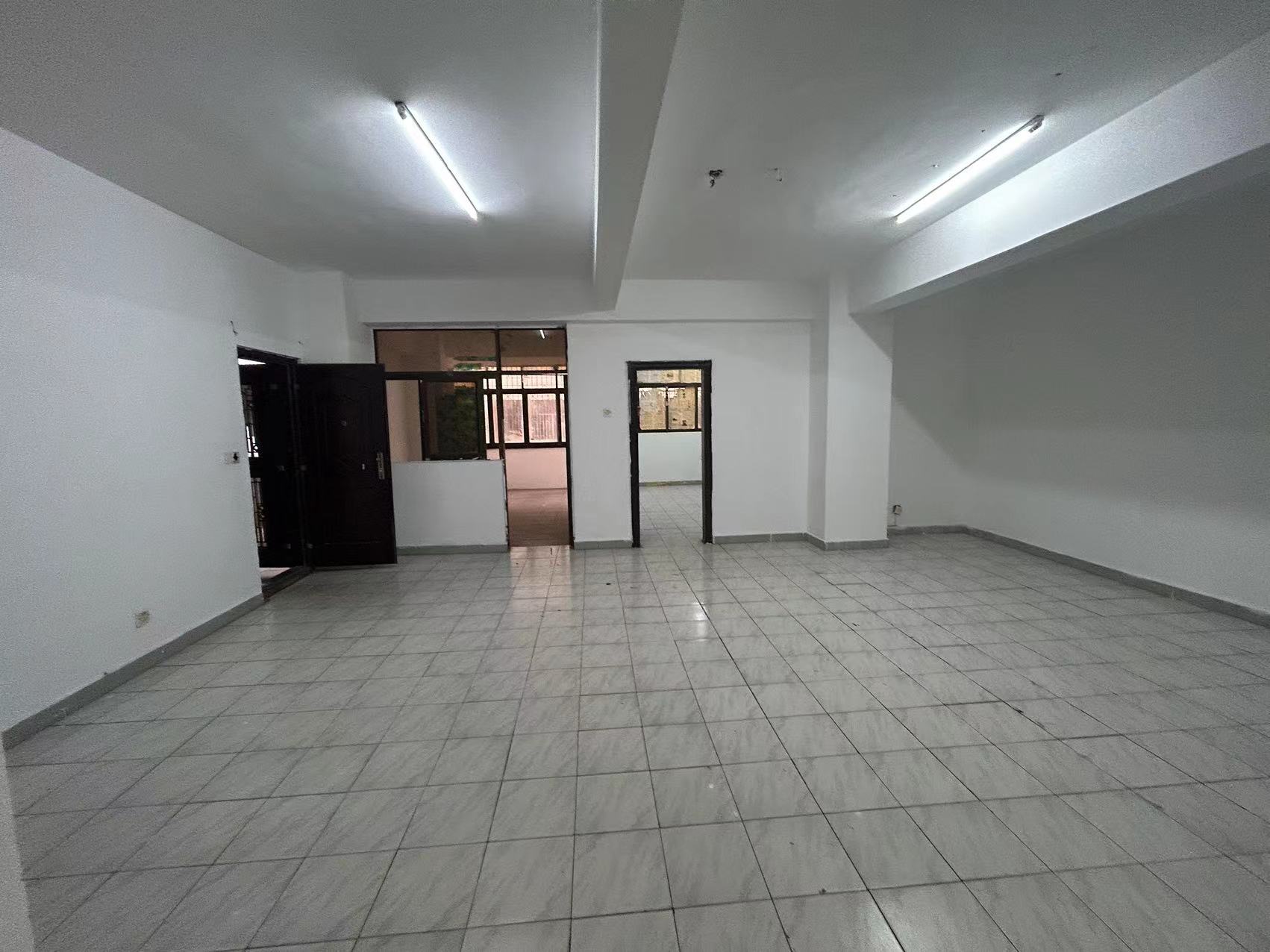 南海大厦(五指山路) 4室2厅1卫 2000.0元/月 南海大厦(五指山路) 4室2厅1卫 2000.0元/月室内图