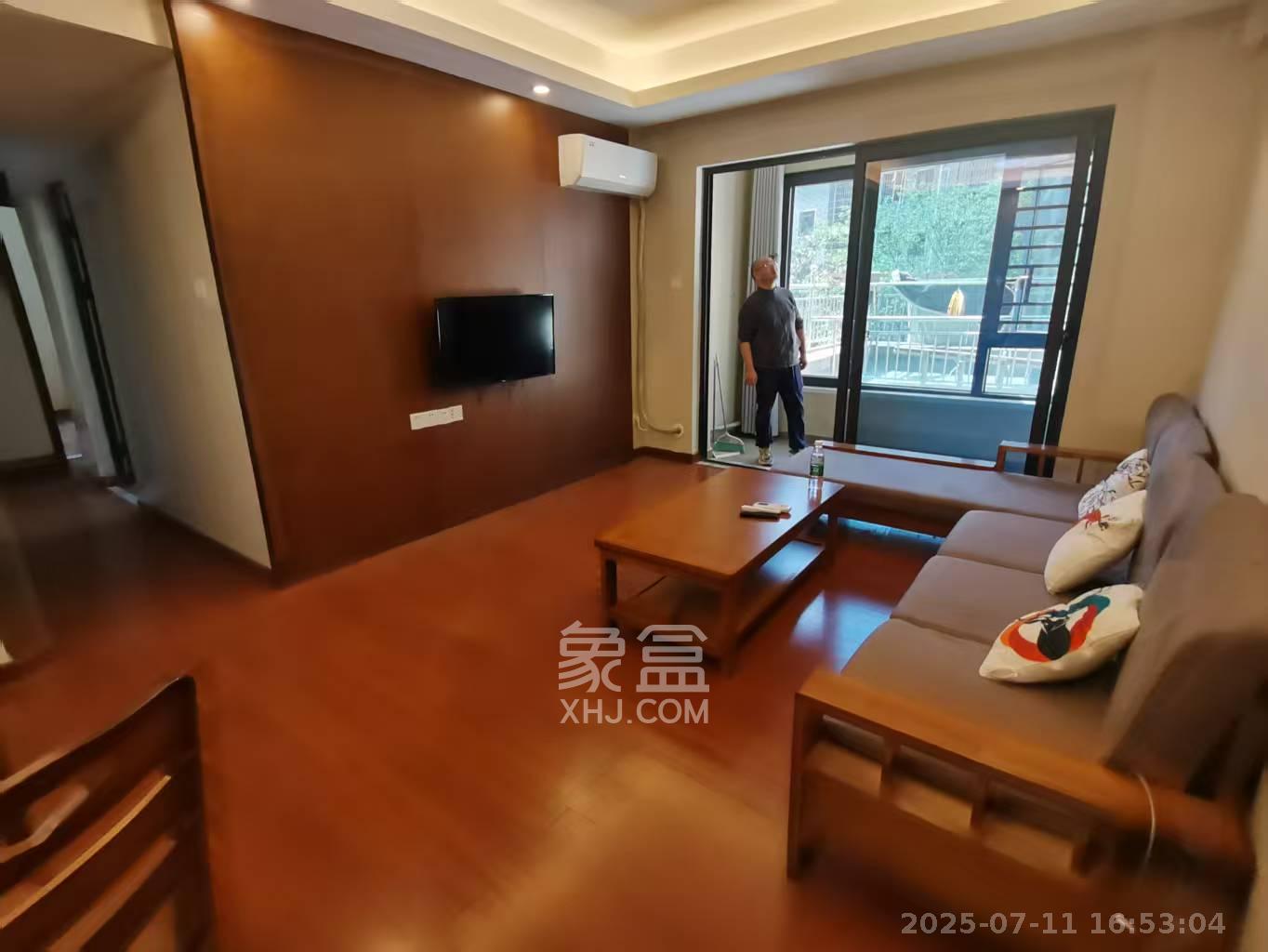 荣泰广场 3室2厅1卫 2100.0元/月 荣泰广场 3室2厅1卫 2100.0元/月室内图