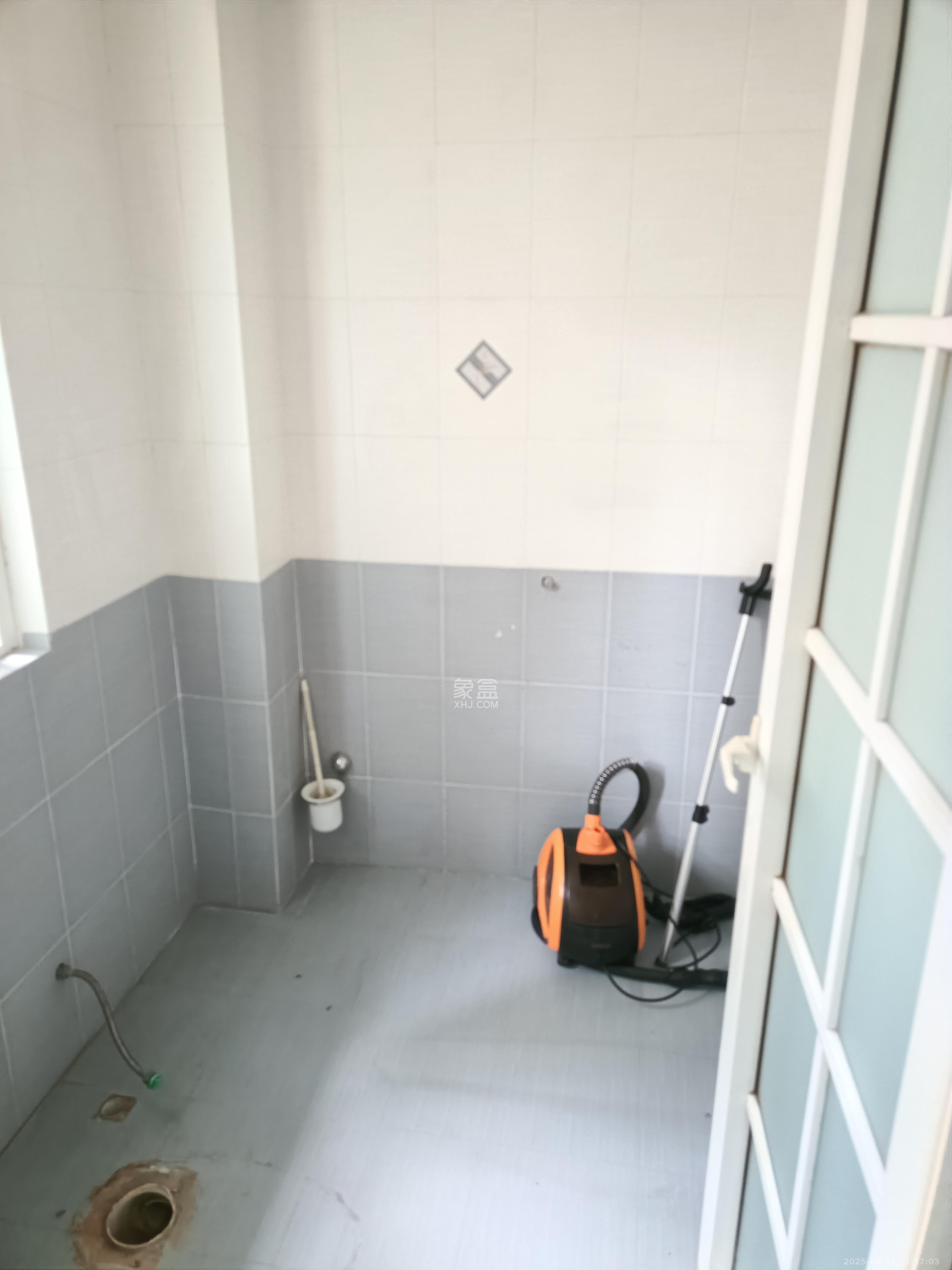 老地税四分局  3室1厅1卫   2800.00元/月室内图