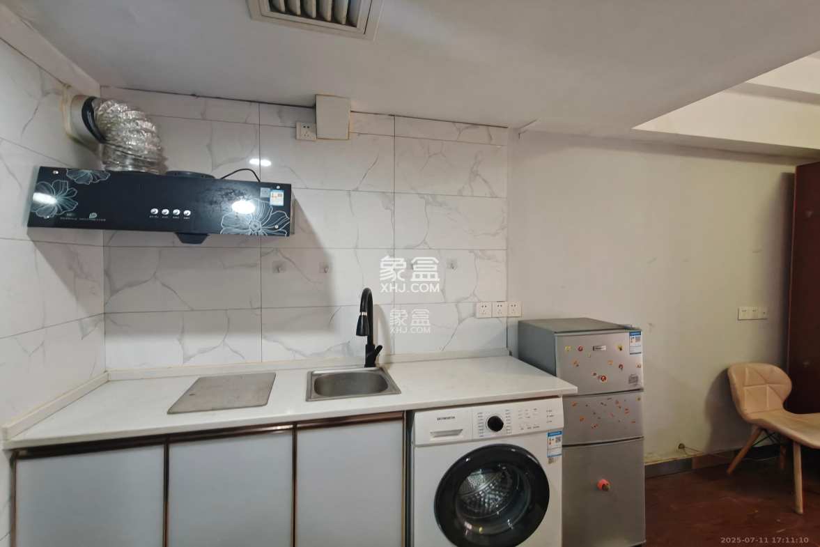 星城荣域 1室1厅1卫 1380.0元/月 星城荣域 1室1厅1卫 1380.0元/月室内图