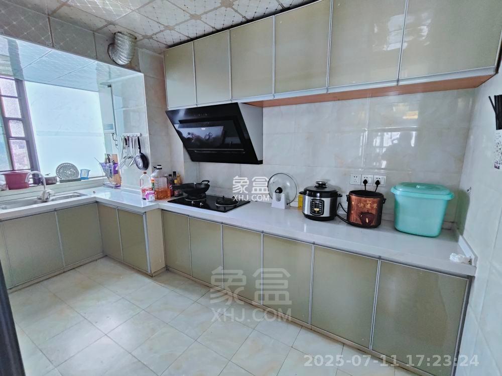 山水国际  3室2厅2卫   1500.00元/月室内图