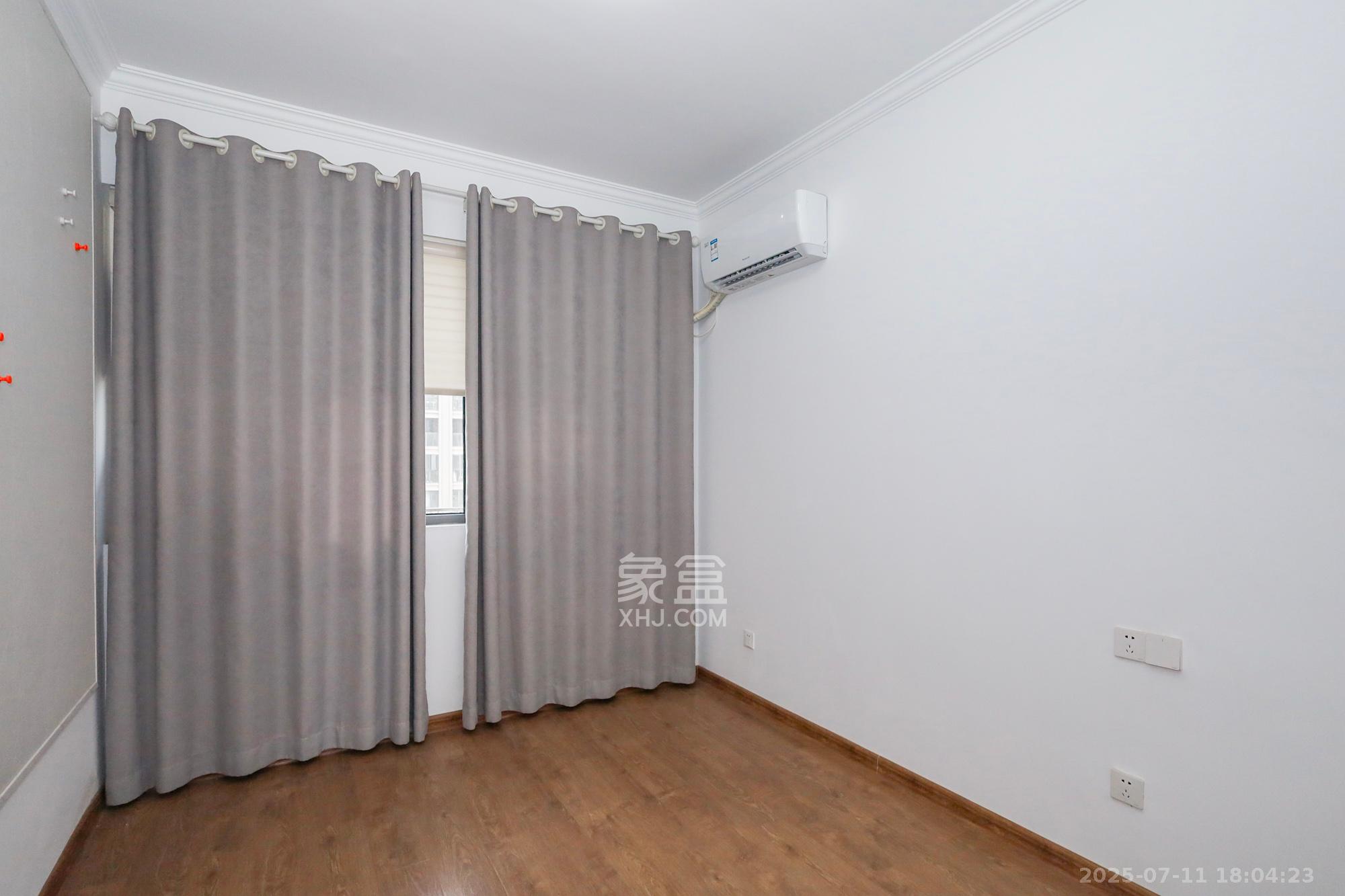 八方小区C区  3室2厅2卫    368.0万 八方小区C区  3室2厅2卫    368.0万卧室