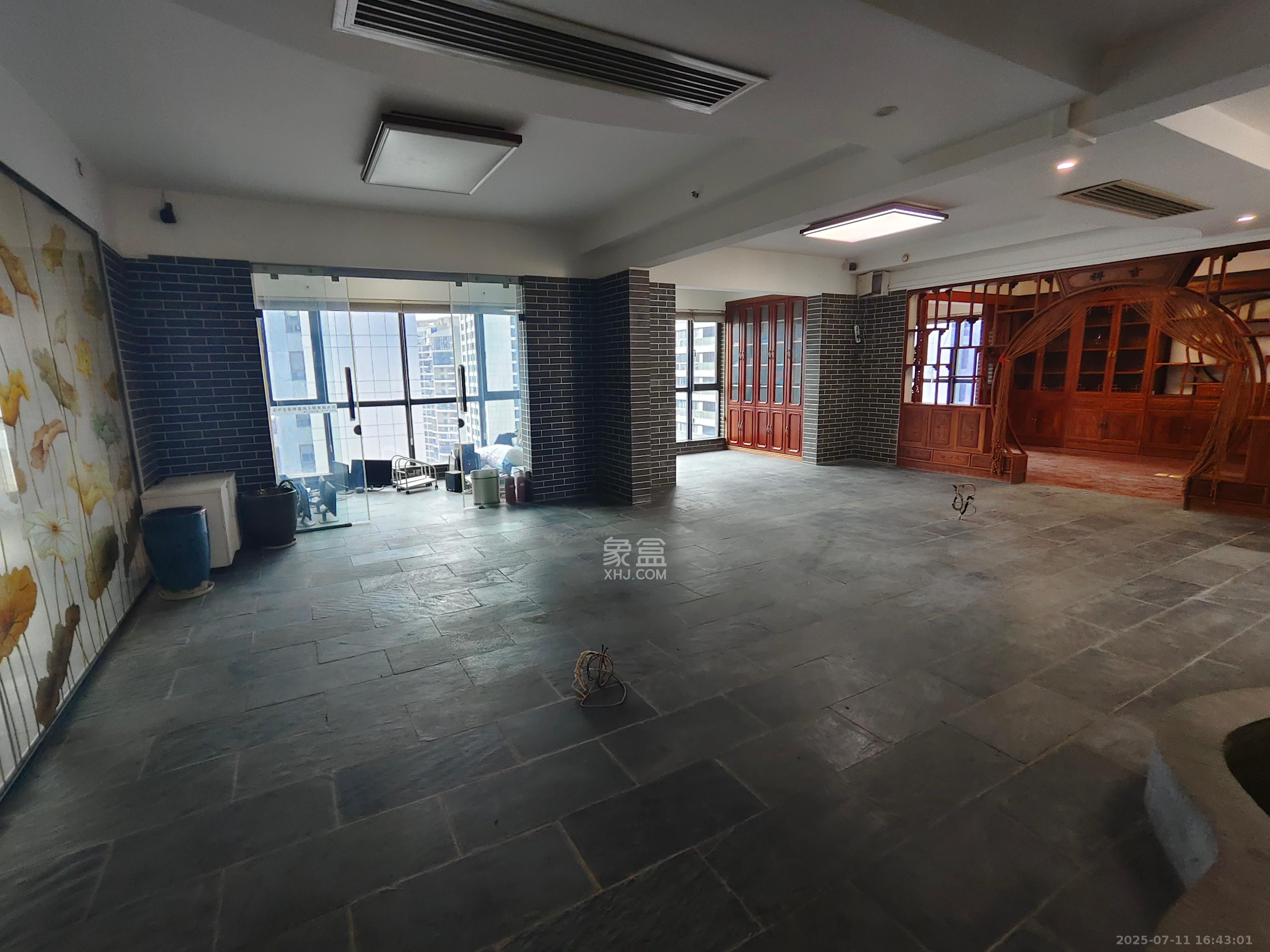 德思勤城市广场（宝格丽公寓）   200.0㎡      5500.0元/月