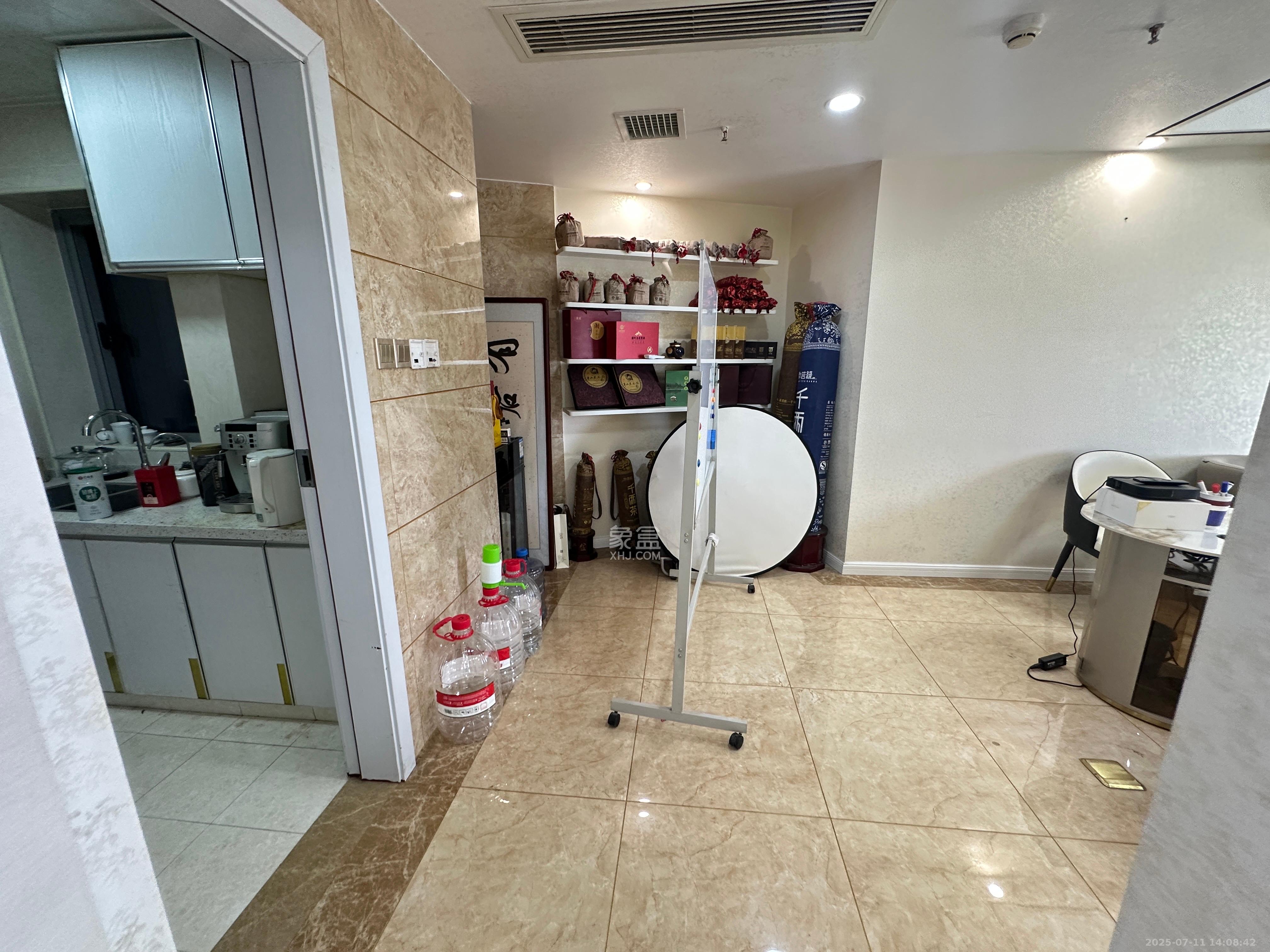 保利国际广场 1室1厅1卫 8200.0元/月 保利国际广场 1室1厅1卫 8200.0元/月室内图