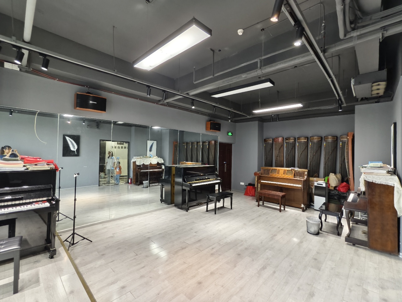 庐山一号  1室1厅1卫    130.0万 庐山一号  1室1厅1卫    130.0万室内图