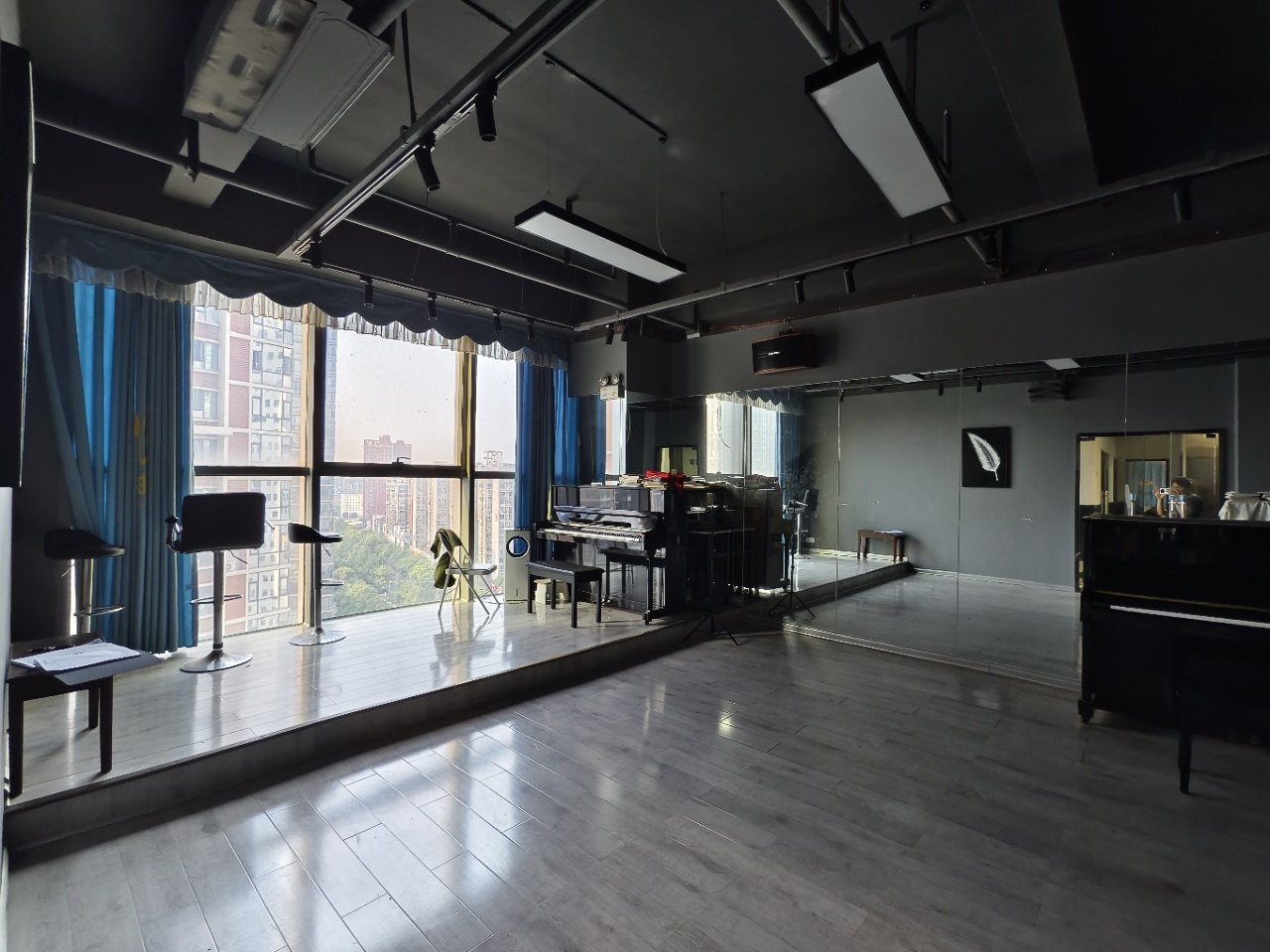 庐山一号  1室1厅1卫    130.0万 庐山一号  1室1厅1卫    130.0万室内图