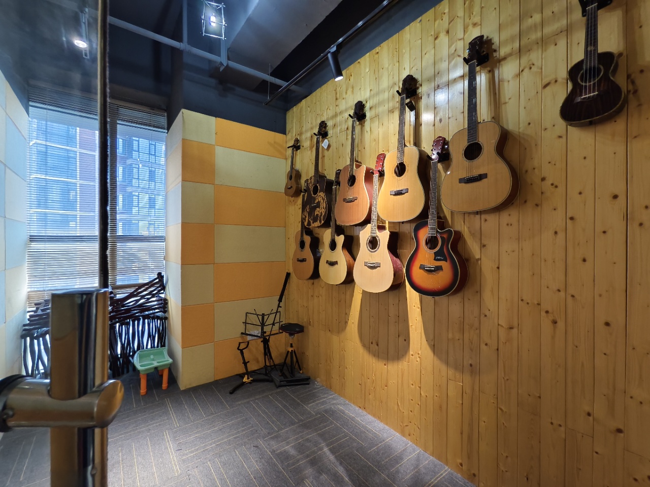 庐山一号  1室1厅1卫    130.0万 庐山一号  1室1厅1卫    130.0万室内图