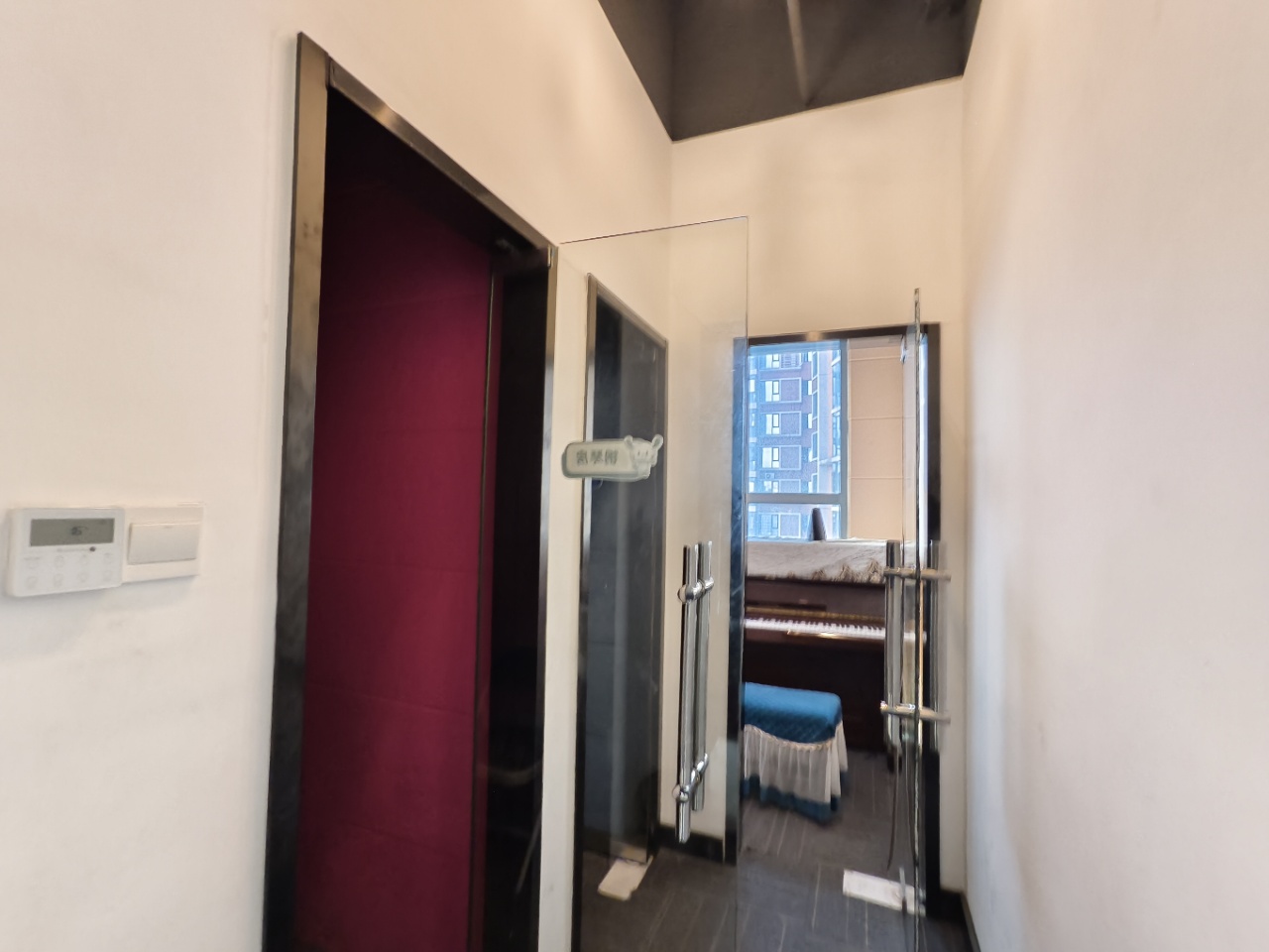 庐山一号  1室1厅1卫    130.0万 庐山一号  1室1厅1卫    130.0万室内图