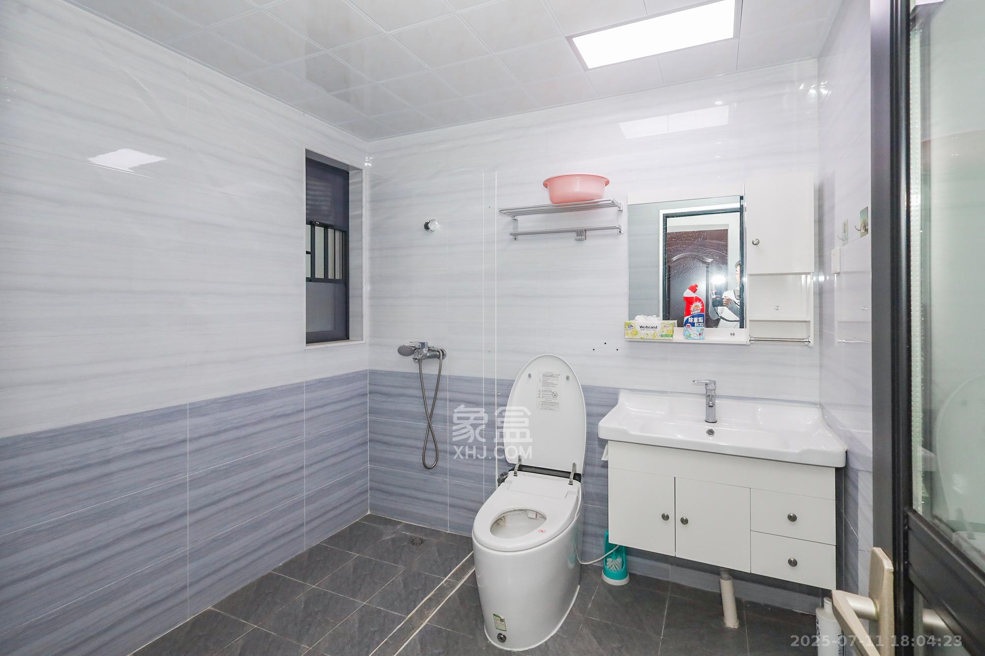 八方小区C区  3室2厅2卫    368.0万 八方小区C区  3室2厅2卫    368.0万卫生间