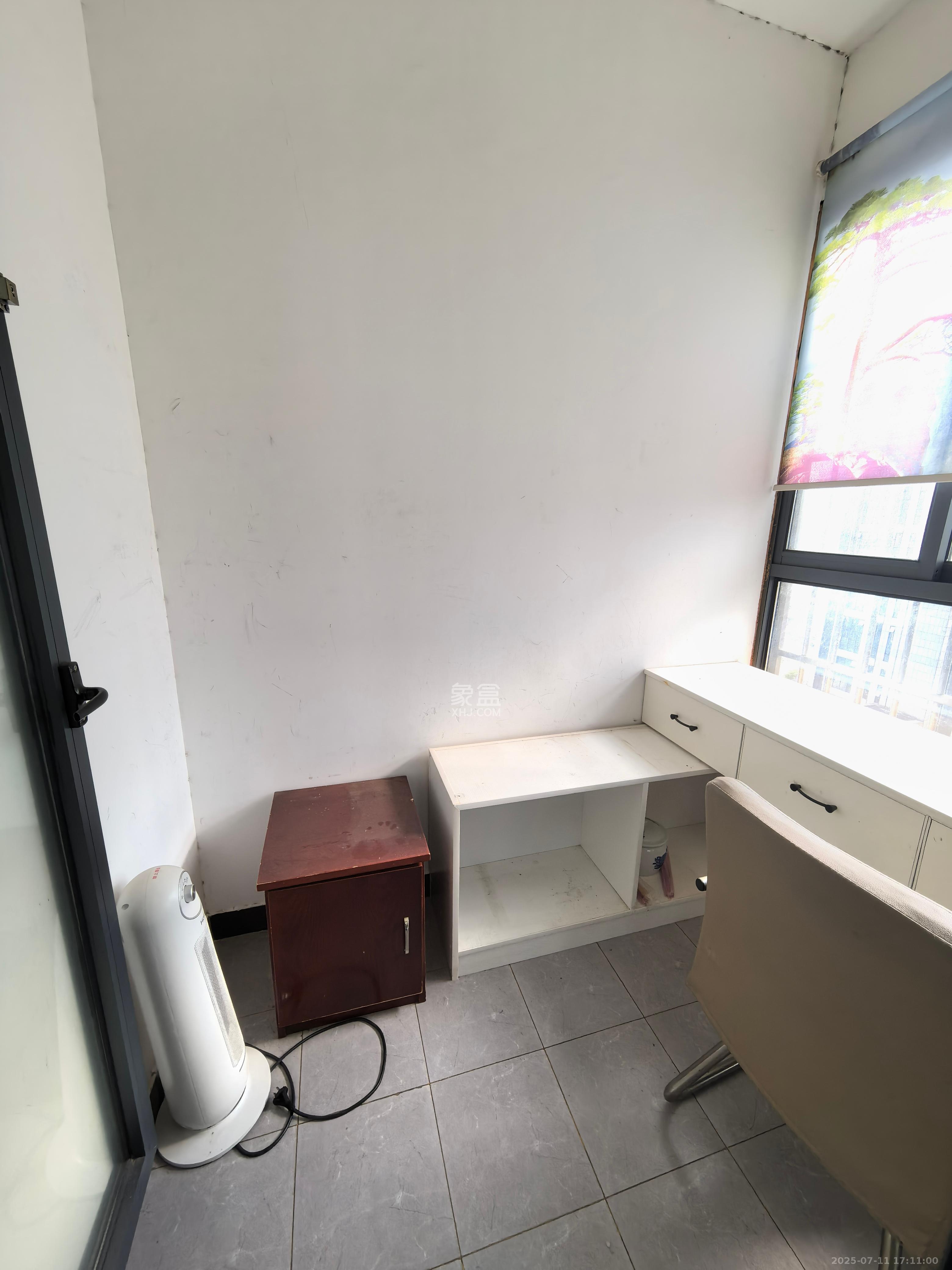 长城雅苑  1室2厅1卫   2400.00元/月室内图