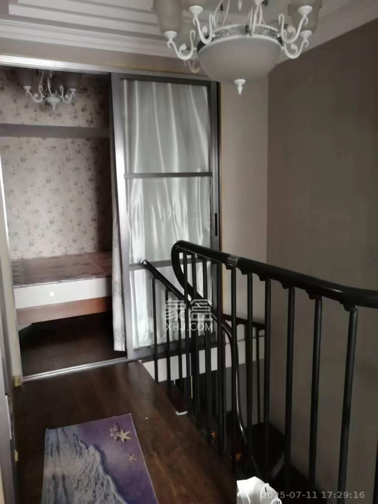 金色loft（鑫秋大厦）  2室2厅1卫   2100.00元/月室内图