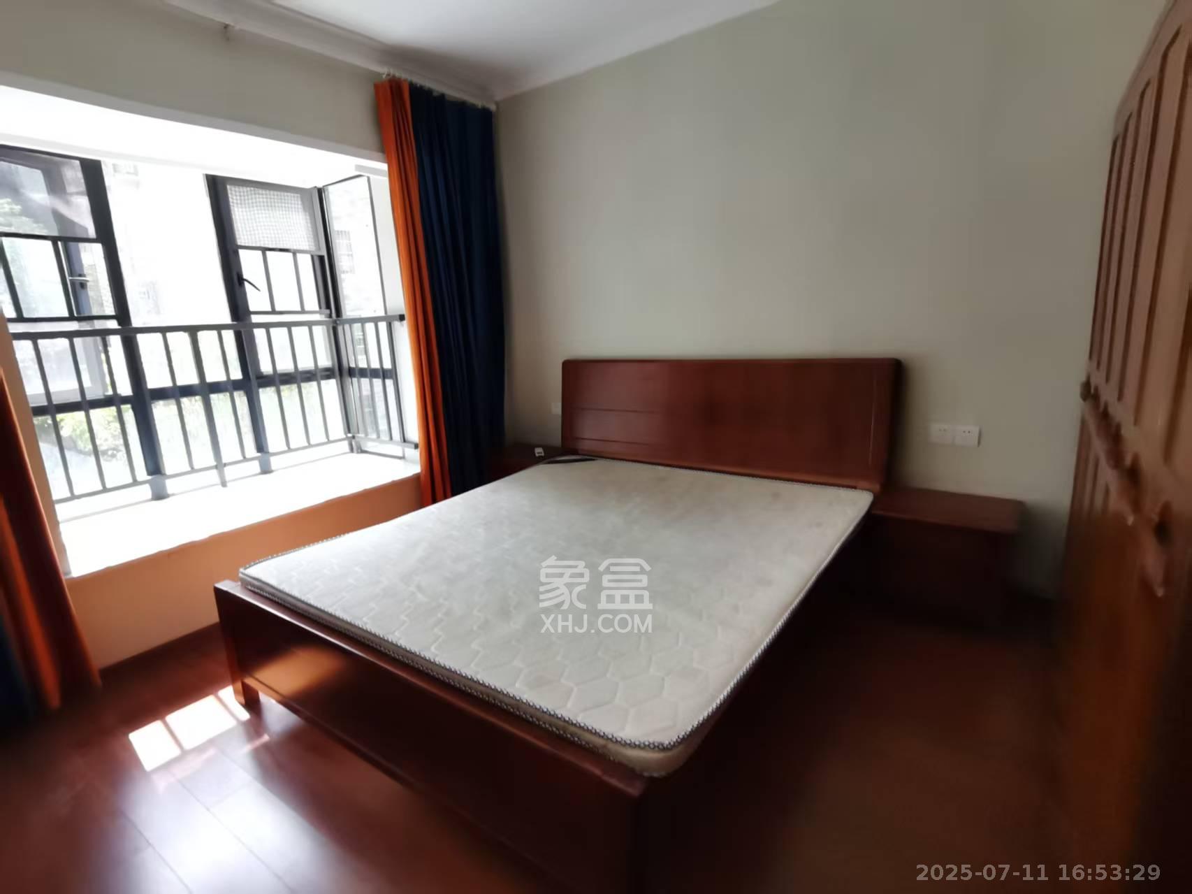 荣泰广场 3室2厅1卫 2100.0元/月 荣泰广场 3室2厅1卫 2100.0元/月室内图