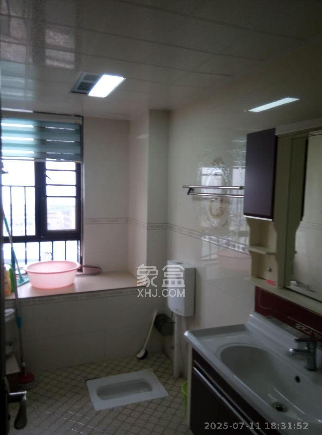 华润凤凰城三期  3室2厅2卫    2500.0元/月 华润凤凰城三期  3室2厅2卫    2500.0元/月室内图